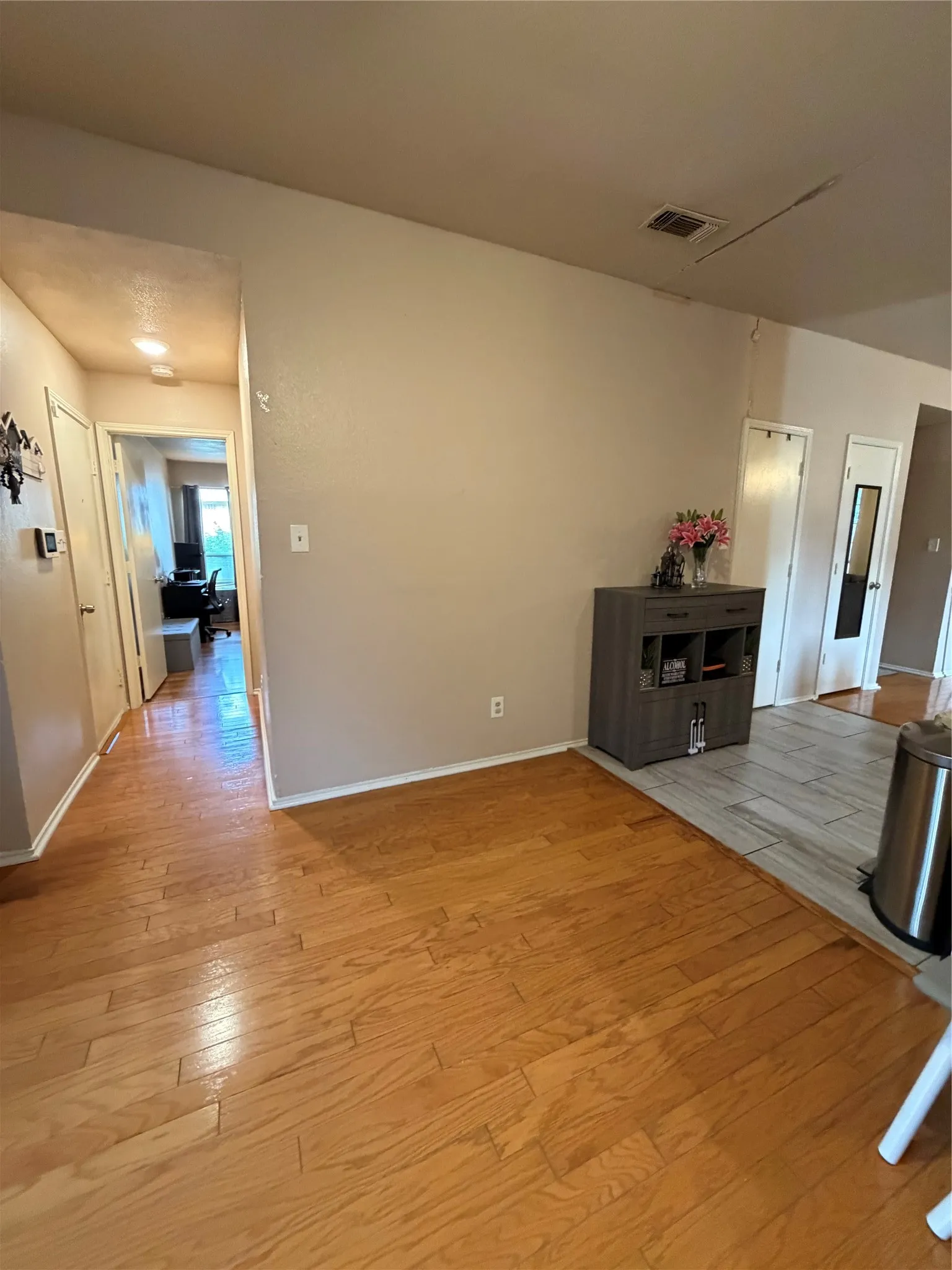 Single Family Residence For Sale in Dallas County , 1013 Wentwood Drive, De Soto, Texas 75115, 3 Bedroom, 2 Bathroom, 2 Garage spaces, 1,714 Sqft, built in 1994, mls#21399407, Real Estate Agent in De Soto, Homes For Sale in Dallas county, Homes For Sale in De Soto, Realtor in De Soto Texas, Real Estate Brokerage Independent Realty Texas, Luminita Cordes Realtor