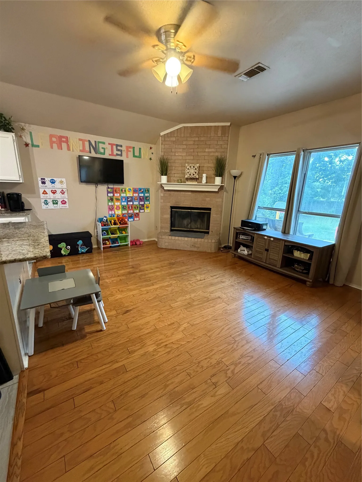 Single Family Residence For Sale in Dallas County , 1013 Wentwood Drive, De Soto, Texas 75115, 3 Bedroom, 2 Bathroom, 2 Garage spaces, 1,714 Sqft, built in 1994, mls#21399407, Real Estate Agent in De Soto, Homes For Sale in Dallas county, Homes For Sale in De Soto, Realtor in De Soto Texas, Real Estate Brokerage Independent Realty Texas, Luminita Cordes Realtor