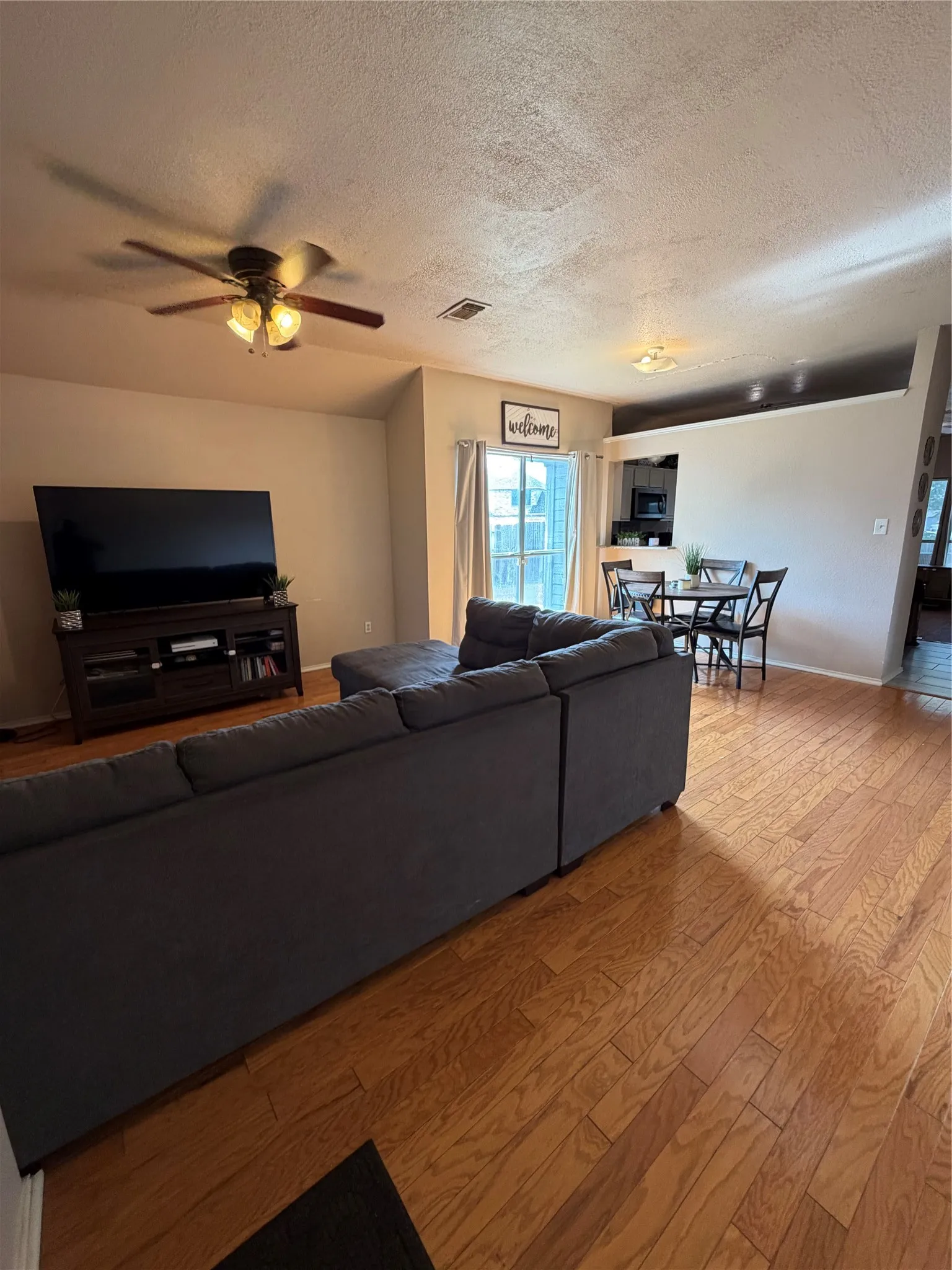 Single Family Residence For Sale in Dallas County , 1013 Wentwood Drive, De Soto, Texas 75115, 3 Bedroom, 2 Bathroom, 2 Garage spaces, 1,714 Sqft, built in 1994, mls#21399407, Real Estate Agent in De Soto, Homes For Sale in Dallas county, Homes For Sale in De Soto, Realtor in De Soto Texas, Real Estate Brokerage Independent Realty Texas, Luminita Cordes Realtor