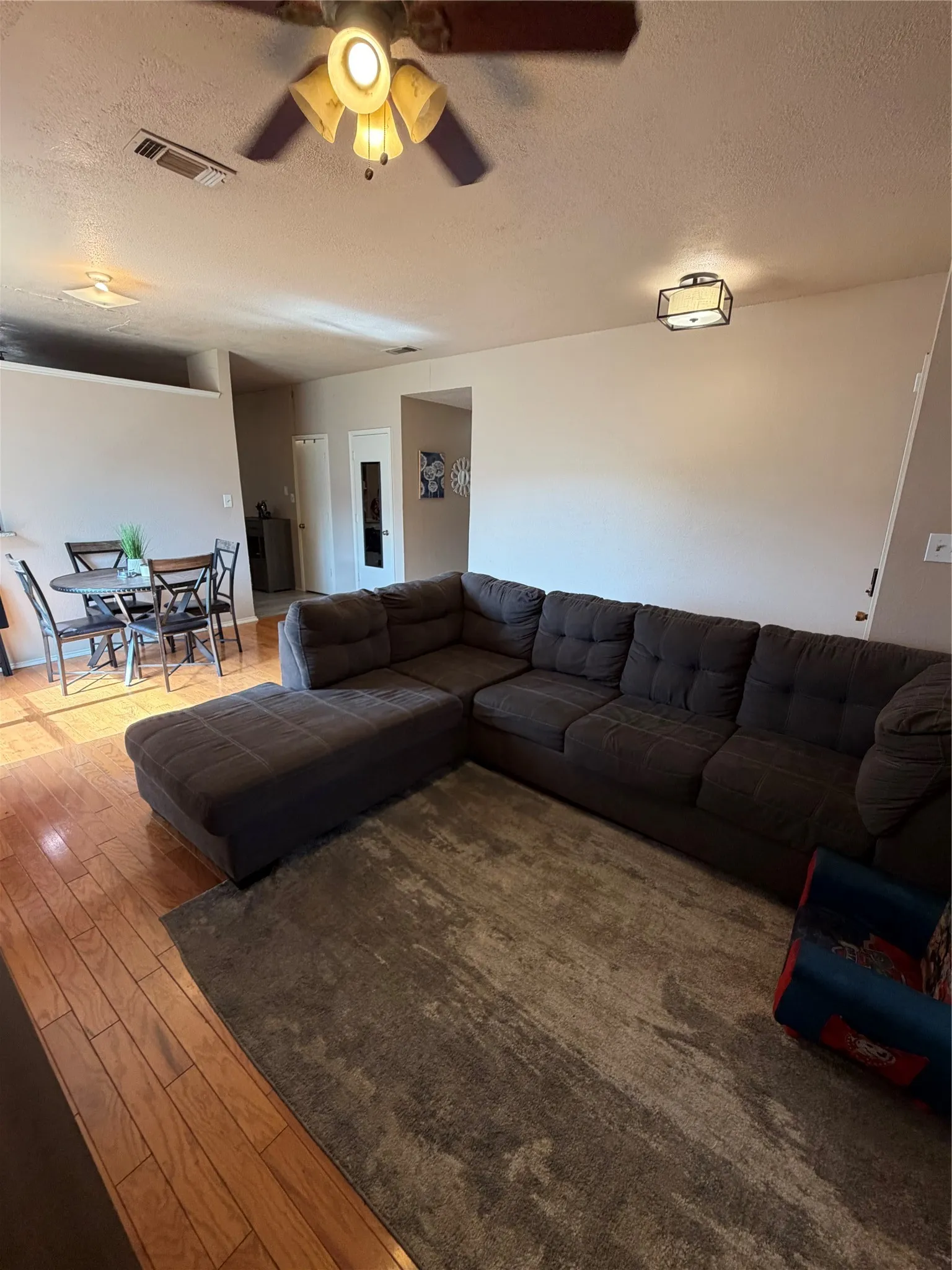 Single Family Residence For Sale in Dallas County , 1013 Wentwood Drive, De Soto, Texas 75115, 3 Bedroom, 2 Bathroom, 2 Garage spaces, 1,714 Sqft, built in 1994, mls#21399407, Real Estate Agent in De Soto, Homes For Sale in Dallas county, Homes For Sale in De Soto, Realtor in De Soto Texas, Real Estate Brokerage Independent Realty Texas, Luminita Cordes Realtor
