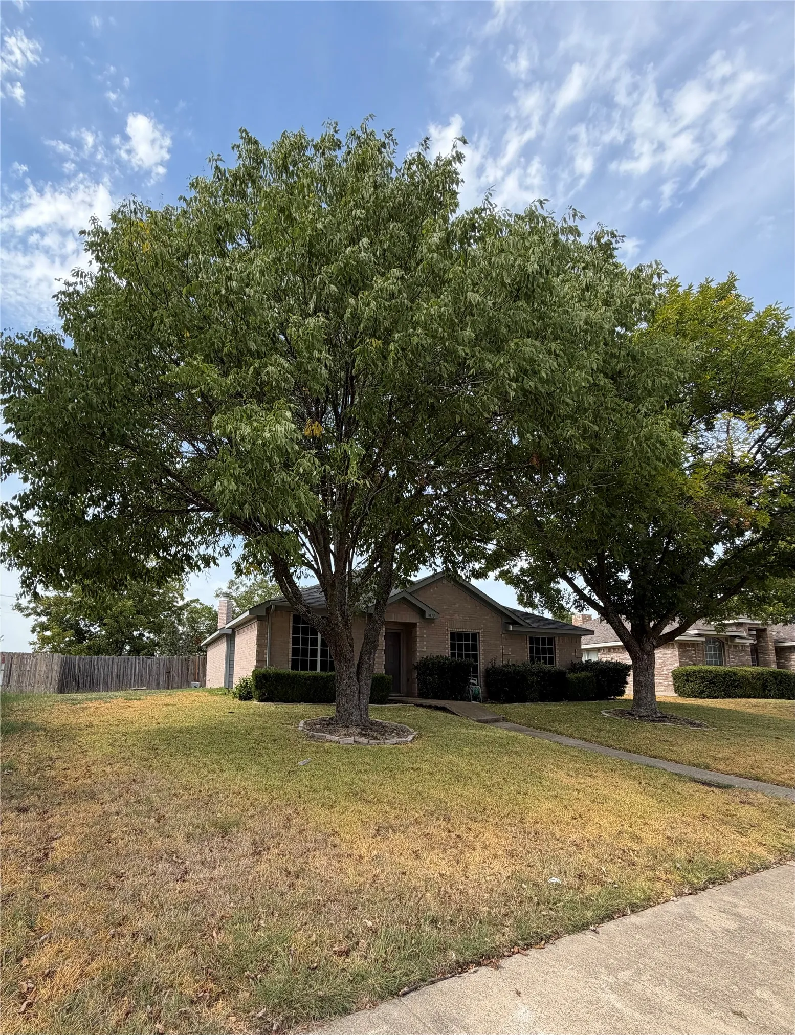 Single Family Residence For Sale in Dallas County , 1013 Wentwood Drive, De Soto, Texas 75115, 3 Bedroom, 2 Bathroom, 2 Garage spaces, 1,714 Sqft, built in 1994, mls#21399407, Real Estate Agent in De Soto, Homes For Sale in Dallas county, Homes For Sale in De Soto, Realtor in De Soto Texas, Real Estate Brokerage Independent Realty Texas, Luminita Cordes Realtor