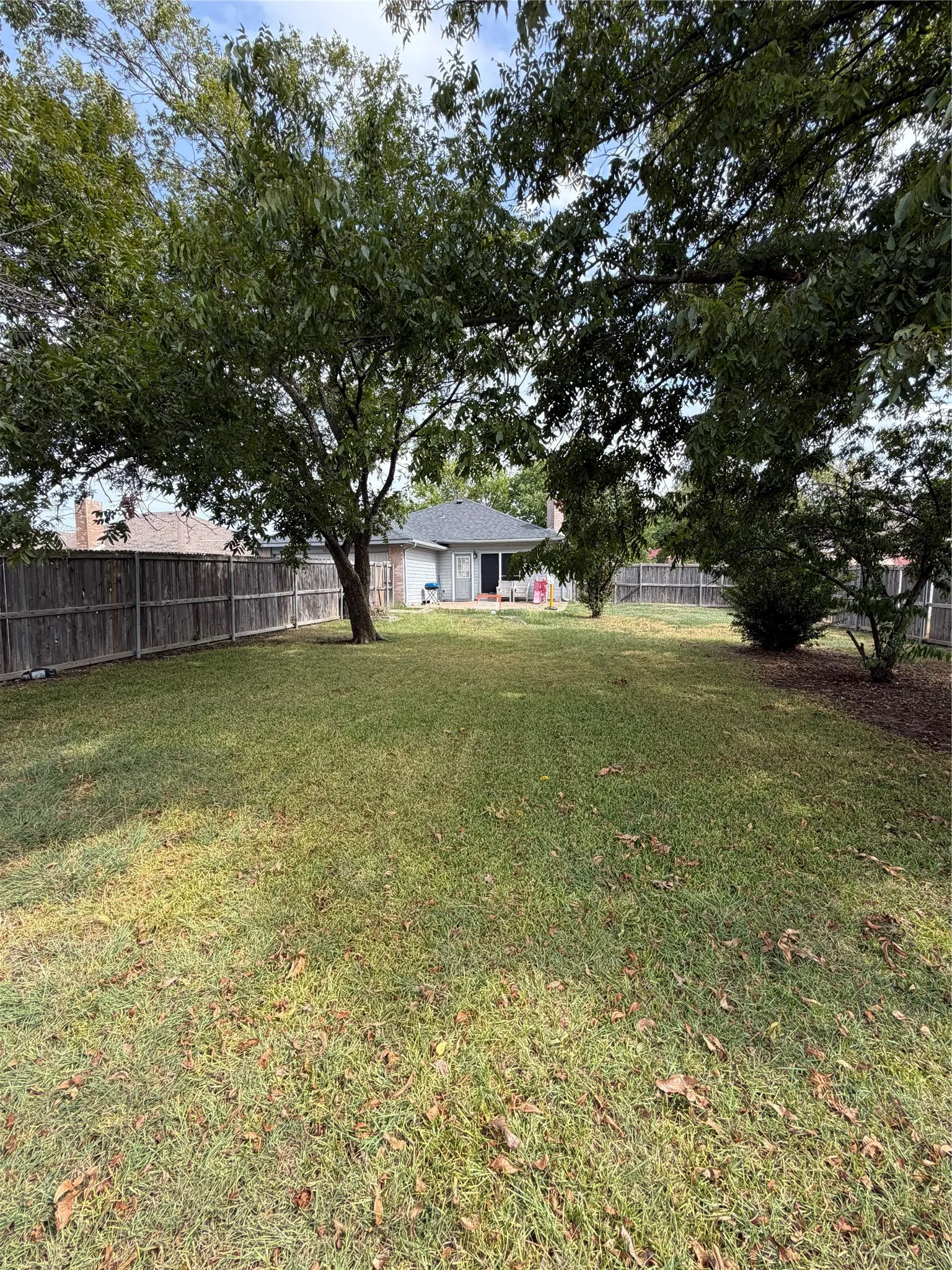 Single Family Residence For Sale in Dallas County , 1013 Wentwood Drive, De Soto, Texas 75115, 3 Bedroom, 2 Bathroom, 2 Garage spaces, 1,714 Sqft, built in 1994, mls#21399407, Real Estate Agent in De Soto, Homes For Sale in Dallas county, Homes For Sale in De Soto, Realtor in De Soto Texas, Real Estate Brokerage Independent Realty Texas, Luminita Cordes Realtor
