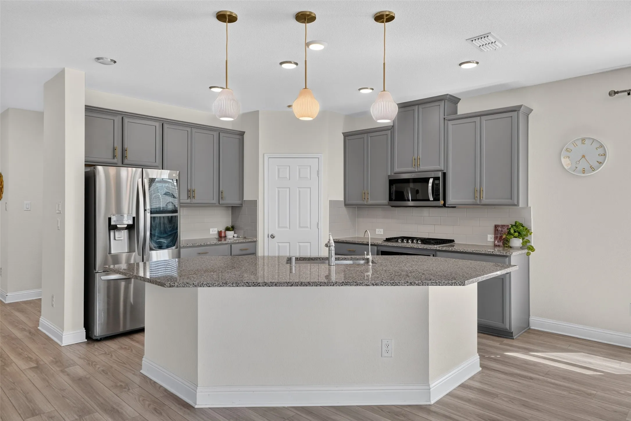 Single Family Residence For Rent in Denton County , 3404 Osage River Trail, Celina, Texas 75078, 4 Bedroom, 3 Bathroom, 2 Garage spaces, 2,577 Sqft, built in 2021, mls#21394590, Real Estate Agent in Celina, Homes For Rent in Denton county, Homes For Rent in Celina, Realtor in Celina Texas, Real Estate Brokerage Independent Realty Texas, Luminita Cordes Realtor