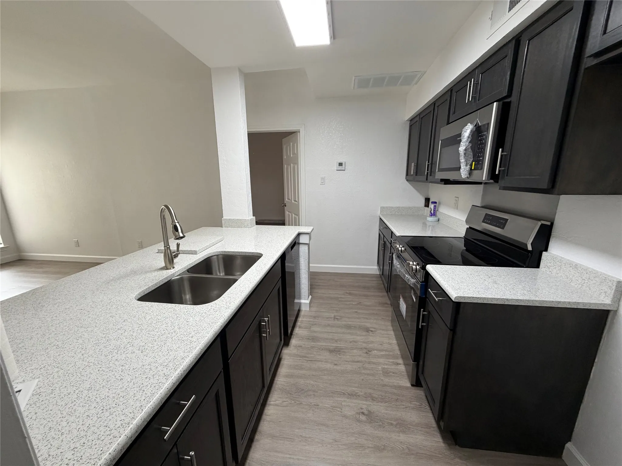 Condominium For Rent in Dallas County , 6760 Eastridge Drive 106, Dallas, Texas 75231, 1 Bedroom, 1 Bathroom, Garage spaces, 650 Sqft, built in 1986, mls#21399421, Real Estate Agent in Dallas, Homes For Rent in Dallas county, Homes For Rent in Dallas, Realtor in Dallas Texas, Real Estate Brokerage Independent Realty Texas, Luminita Cordes Realtor