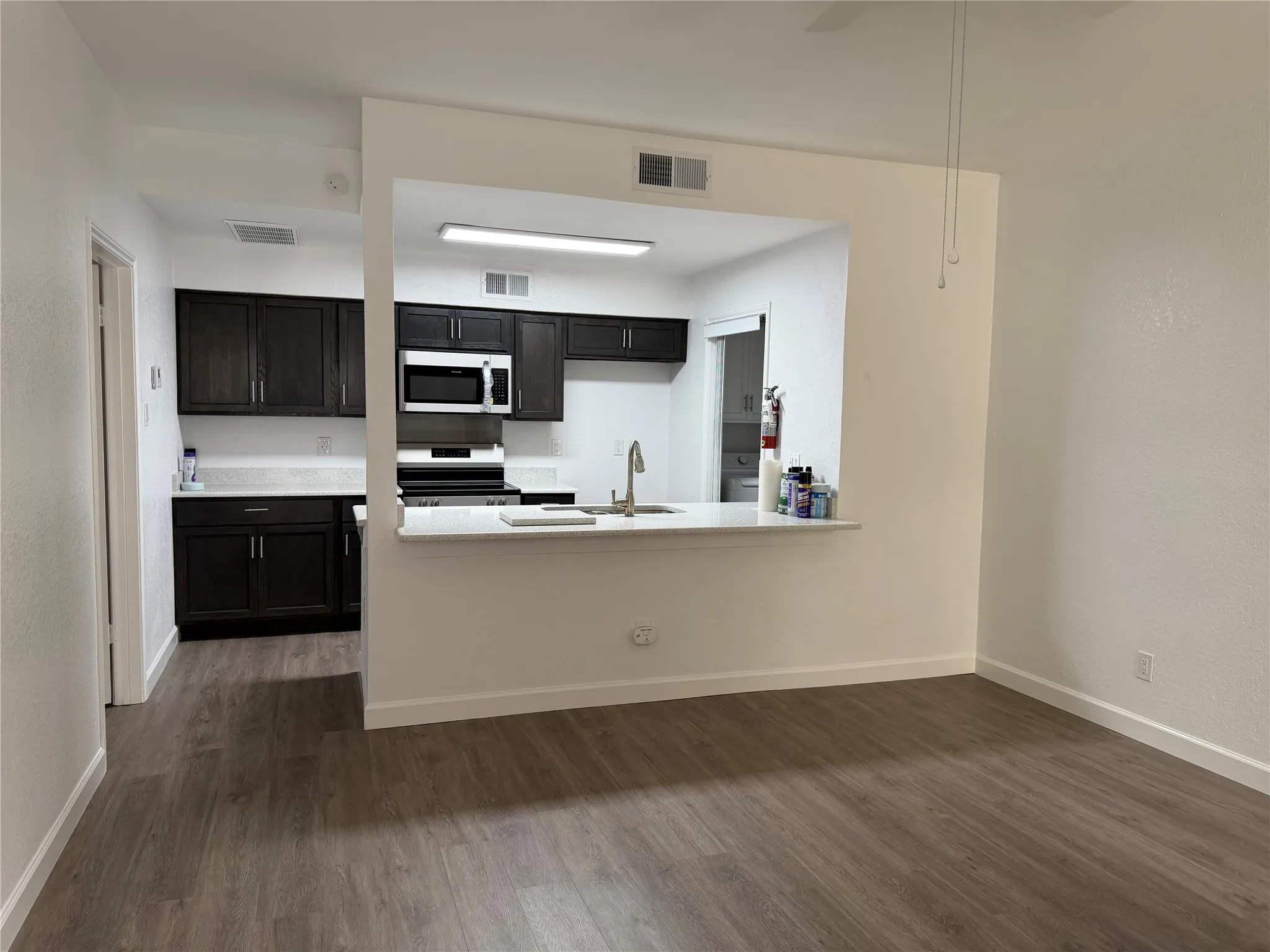 Condominium For Rent in Dallas County , 6760 Eastridge Drive 106, Dallas, Texas 75231, 1 Bedroom, 1 Bathroom, Garage spaces, 650 Sqft, built in 1986, mls#21399421, Real Estate Agent in Dallas, Homes For Rent in Dallas county, Homes For Rent in Dallas, Realtor in Dallas Texas, Real Estate Brokerage Independent Realty Texas, Luminita Cordes Realtor