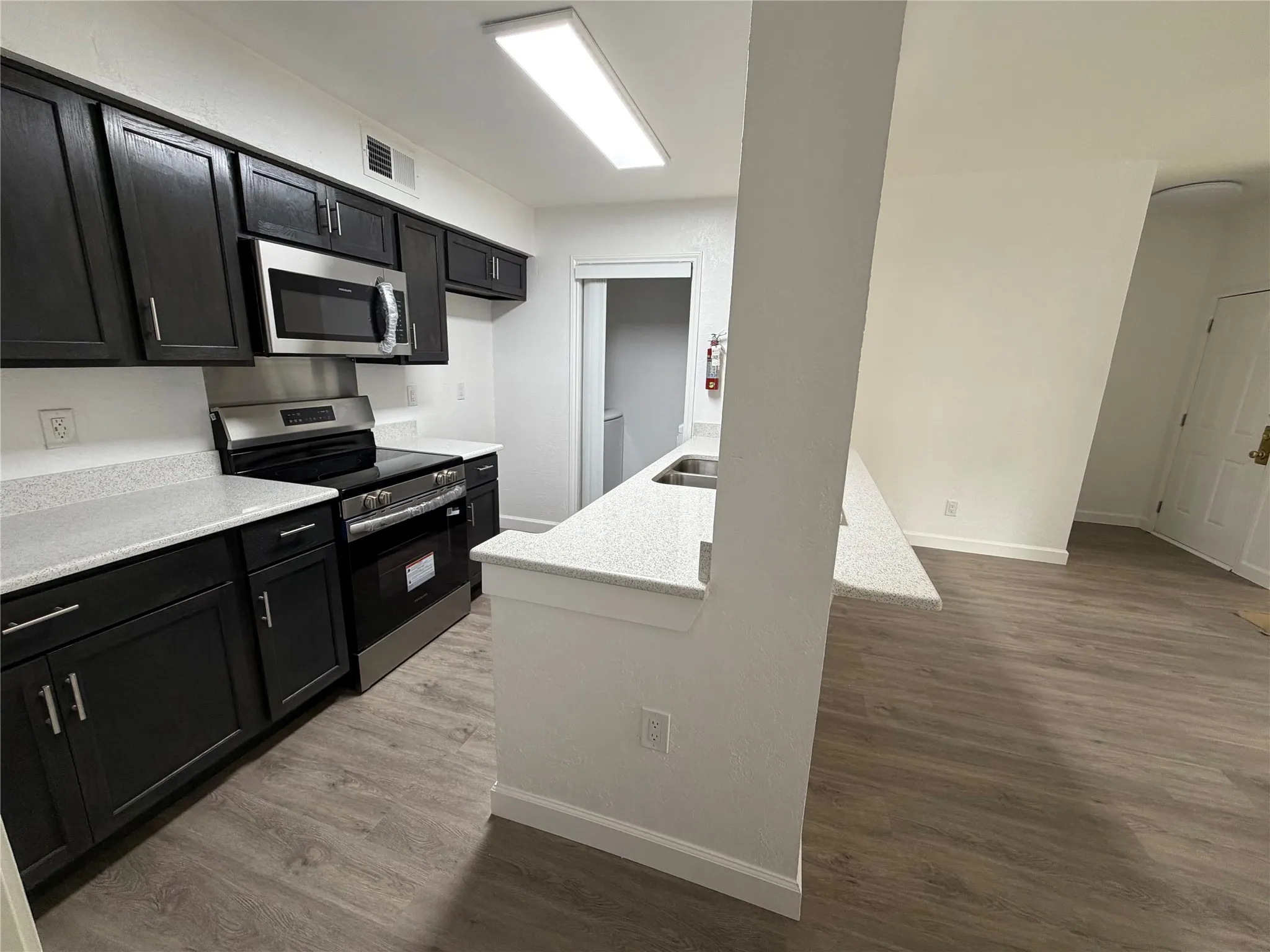 Condominium For Rent in Dallas County , 6760 Eastridge Drive 106, Dallas, Texas 75231, 1 Bedroom, 1 Bathroom, Garage spaces, 650 Sqft, built in 1986, mls#21399421, Real Estate Agent in Dallas, Homes For Rent in Dallas county, Homes For Rent in Dallas, Realtor in Dallas Texas, Real Estate Brokerage Independent Realty Texas, Luminita Cordes Realtor