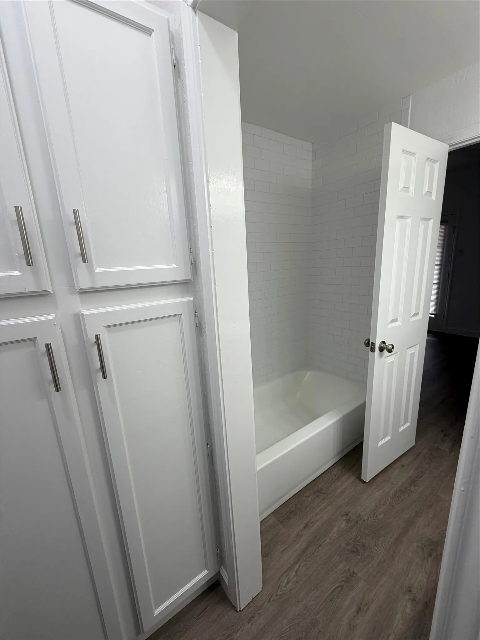Condominium For Rent in Dallas County , 6760 Eastridge Drive 106, Dallas, Texas 75231, 1 Bedroom, 1 Bathroom, Garage spaces, 650 Sqft, built in 1986, mls#21399421, Real Estate Agent in Dallas, Homes For Rent in Dallas county, Homes For Rent in Dallas, Realtor in Dallas Texas, Real Estate Brokerage Independent Realty Texas, Luminita Cordes Realtor