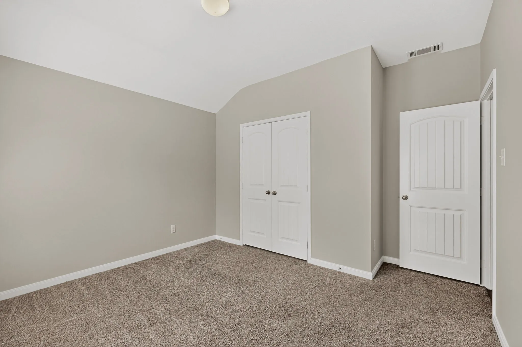 Single Family Residence For Sale in Dallas County , 2939 Saint Bernard Drive, Dallas, Texas 75233, 4 Bedroom, 2 Bathroom, 2 Garage spaces, 1,797 Sqft, built in 2016, mls#21399425, Real Estate Agent in Dallas, Homes For Sale in Dallas county, Homes For Sale in Dallas, Realtor in Dallas Texas, Real Estate Brokerage Independent Realty Texas, Luminita Cordes Realtor