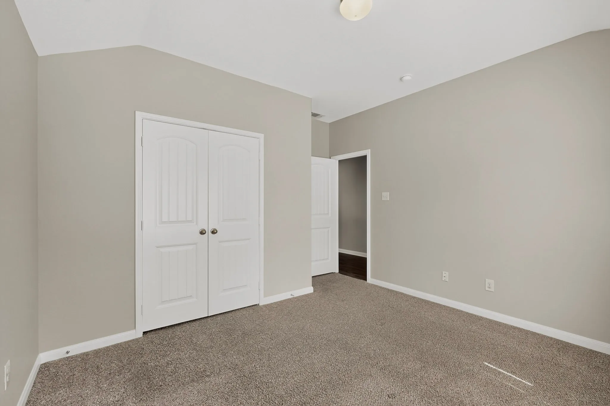 Single Family Residence For Sale in Dallas County , 2939 Saint Bernard Drive, Dallas, Texas 75233, 4 Bedroom, 2 Bathroom, 2 Garage spaces, 1,797 Sqft, built in 2016, mls#21399425, Real Estate Agent in Dallas, Homes For Sale in Dallas county, Homes For Sale in Dallas, Realtor in Dallas Texas, Real Estate Brokerage Independent Realty Texas, Luminita Cordes Realtor