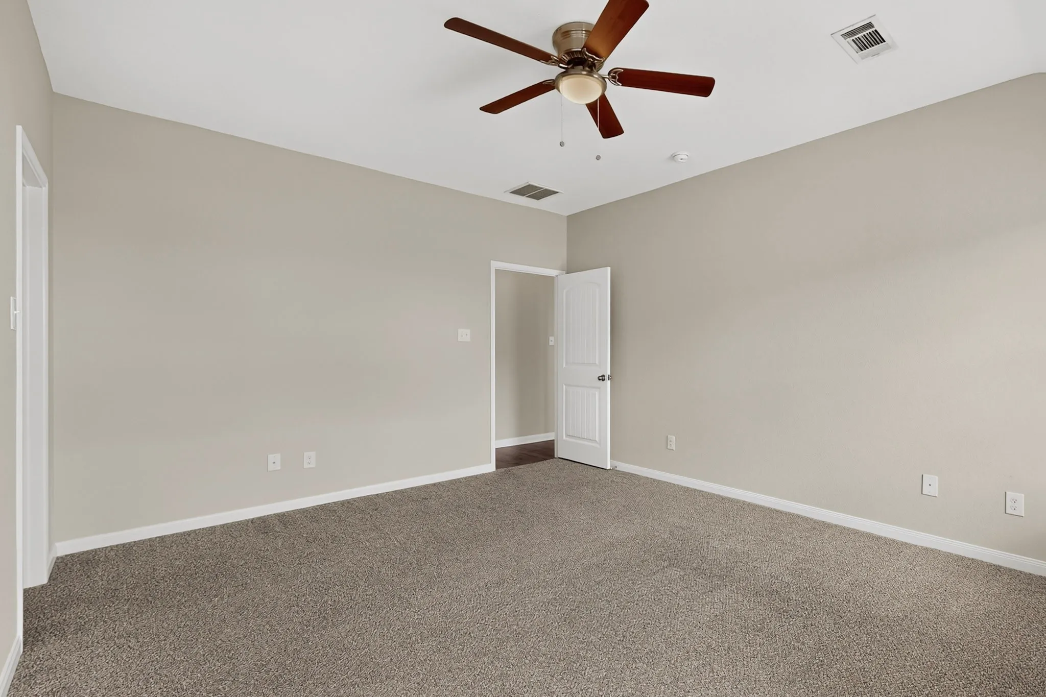 Single Family Residence For Sale in Dallas County , 2939 Saint Bernard Drive, Dallas, Texas 75233, 4 Bedroom, 2 Bathroom, 2 Garage spaces, 1,797 Sqft, built in 2016, mls#21399425, Real Estate Agent in Dallas, Homes For Sale in Dallas county, Homes For Sale in Dallas, Realtor in Dallas Texas, Real Estate Brokerage Independent Realty Texas, Luminita Cordes Realtor