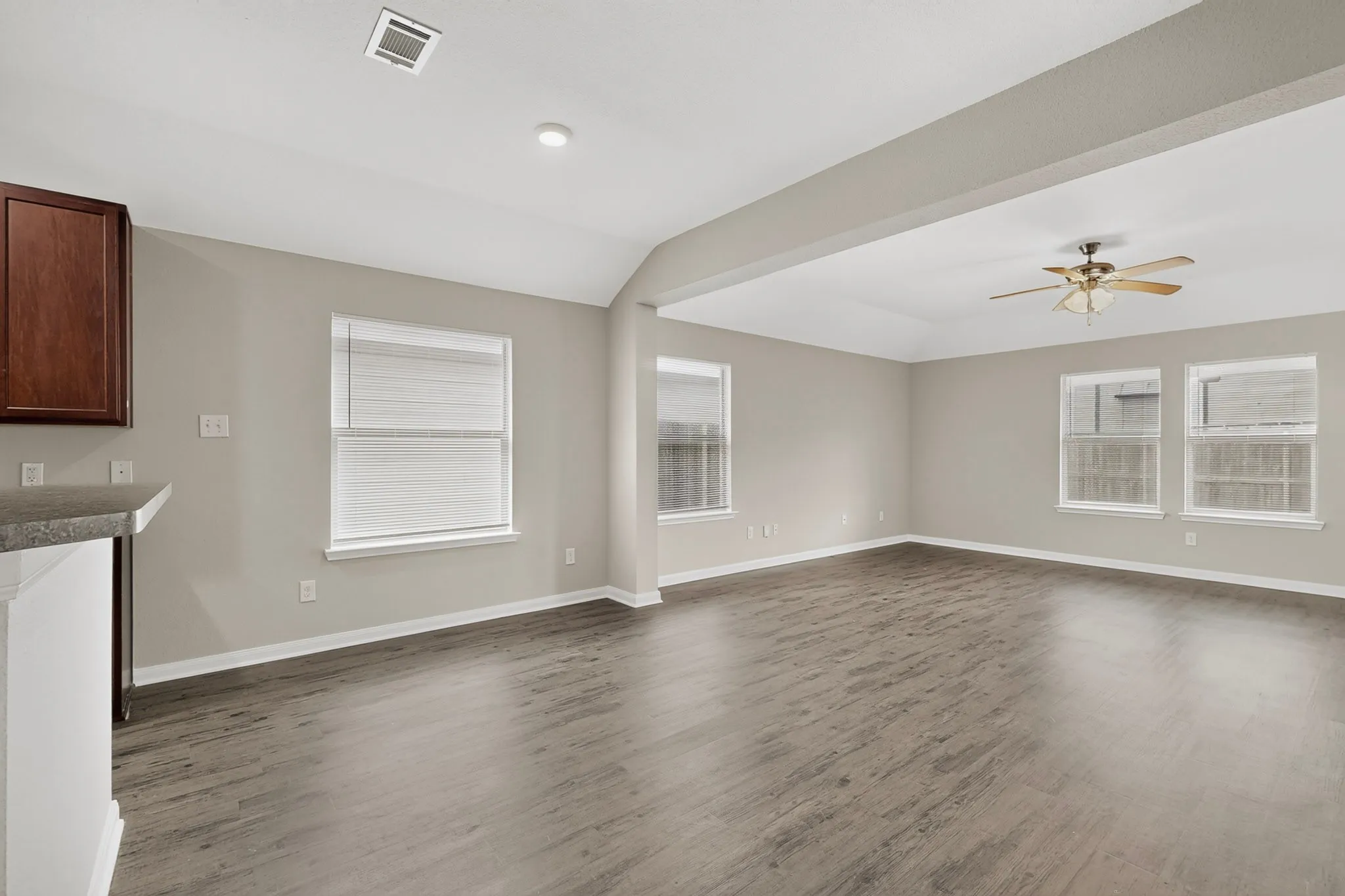 Single Family Residence For Sale in Dallas County , 2939 Saint Bernard Drive, Dallas, Texas 75233, 4 Bedroom, 2 Bathroom, 2 Garage spaces, 1,797 Sqft, built in 2016, mls#21399425, Real Estate Agent in Dallas, Homes For Sale in Dallas county, Homes For Sale in Dallas, Realtor in Dallas Texas, Real Estate Brokerage Independent Realty Texas, Luminita Cordes Realtor