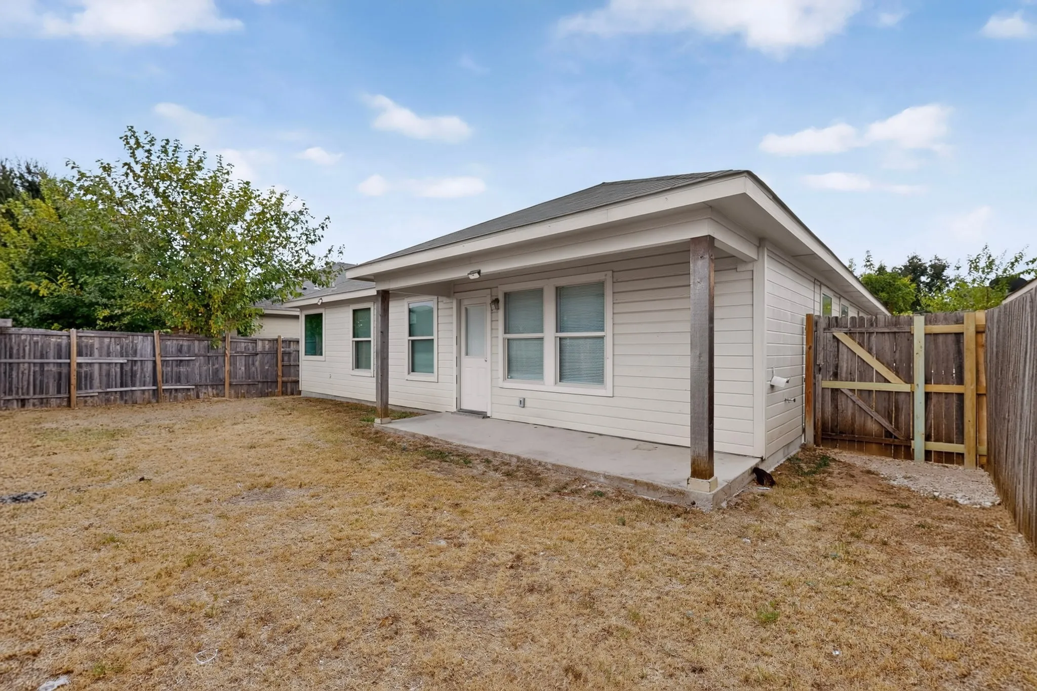 Single Family Residence For Sale in Dallas County , 2939 Saint Bernard Drive, Dallas, Texas 75233, 4 Bedroom, 2 Bathroom, 2 Garage spaces, 1,797 Sqft, built in 2016, mls#21399425, Real Estate Agent in Dallas, Homes For Sale in Dallas county, Homes For Sale in Dallas, Realtor in Dallas Texas, Real Estate Brokerage Independent Realty Texas, Luminita Cordes Realtor