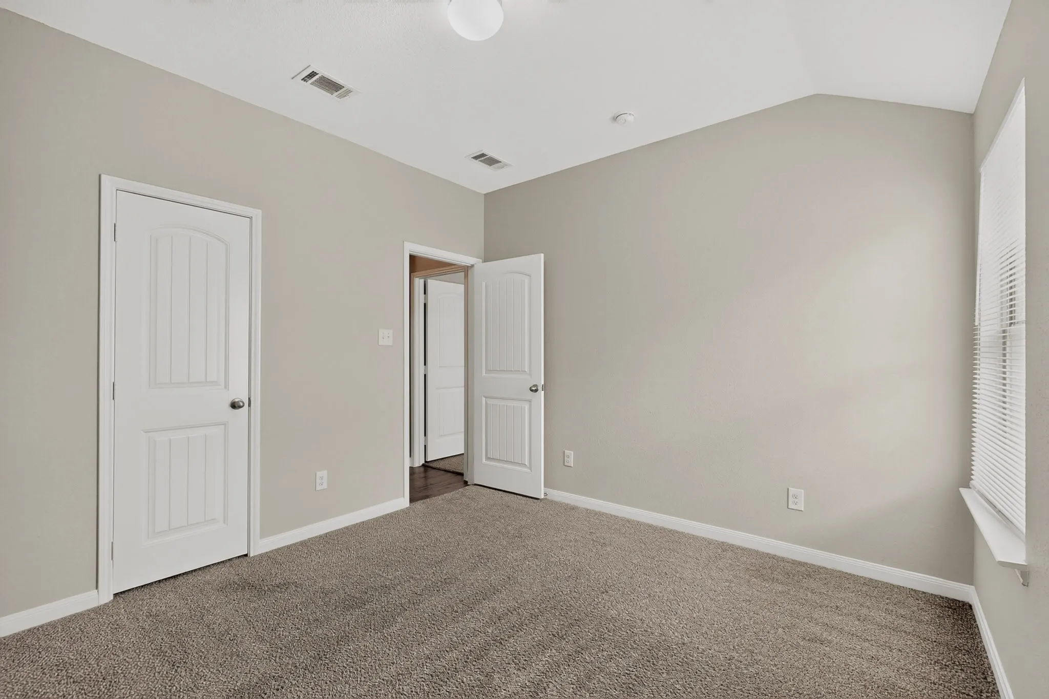 Single Family Residence For Sale in Dallas County , 2939 Saint Bernard Drive, Dallas, Texas 75233, 4 Bedroom, 2 Bathroom, 2 Garage spaces, 1,797 Sqft, built in 2016, mls#21399425, Real Estate Agent in Dallas, Homes For Sale in Dallas county, Homes For Sale in Dallas, Realtor in Dallas Texas, Real Estate Brokerage Independent Realty Texas, Luminita Cordes Realtor