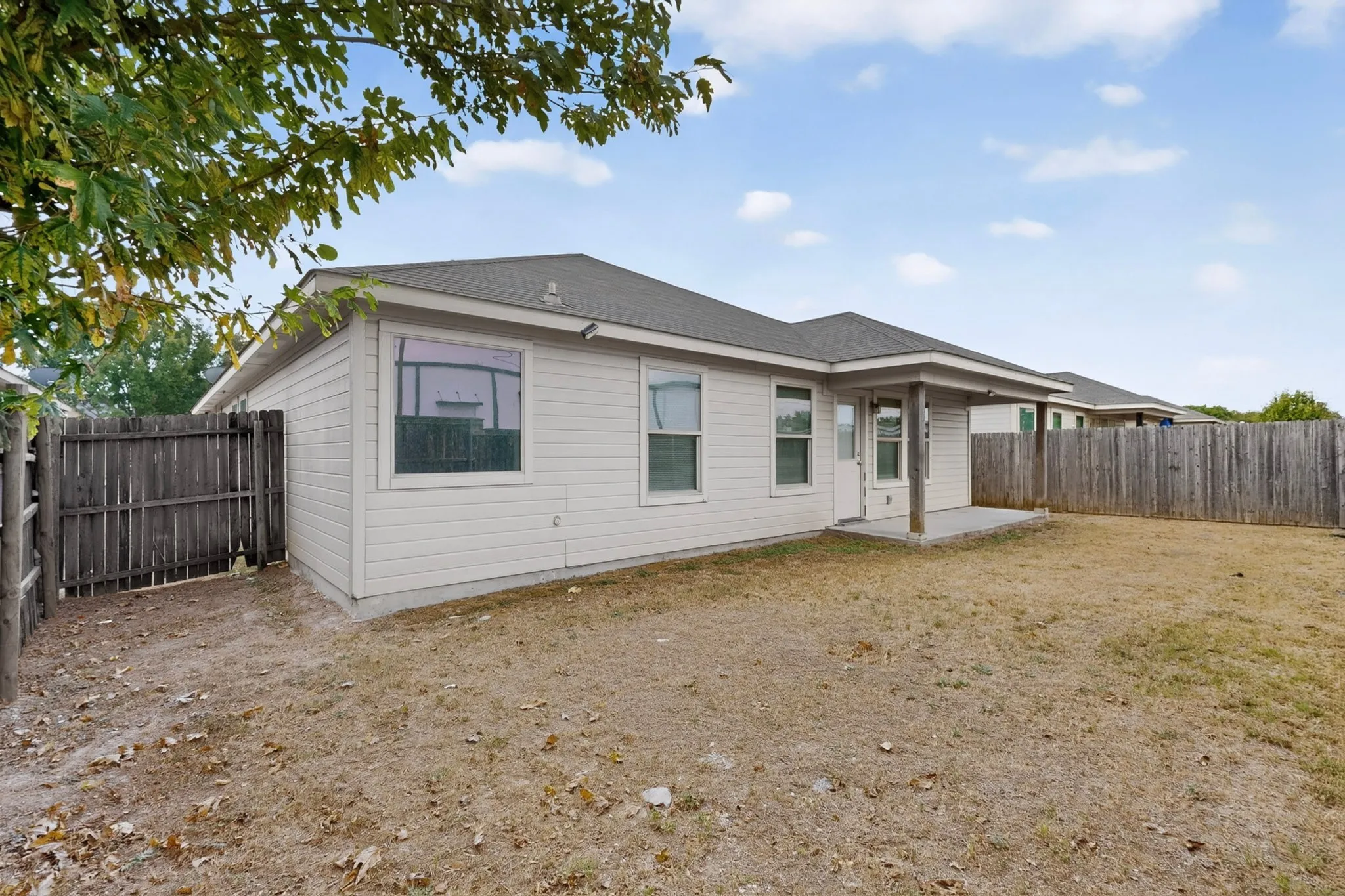 Single Family Residence For Sale in Dallas County , 2939 Saint Bernard Drive, Dallas, Texas 75233, 4 Bedroom, 2 Bathroom, 2 Garage spaces, 1,797 Sqft, built in 2016, mls#21399425, Real Estate Agent in Dallas, Homes For Sale in Dallas county, Homes For Sale in Dallas, Realtor in Dallas Texas, Real Estate Brokerage Independent Realty Texas, Luminita Cordes Realtor