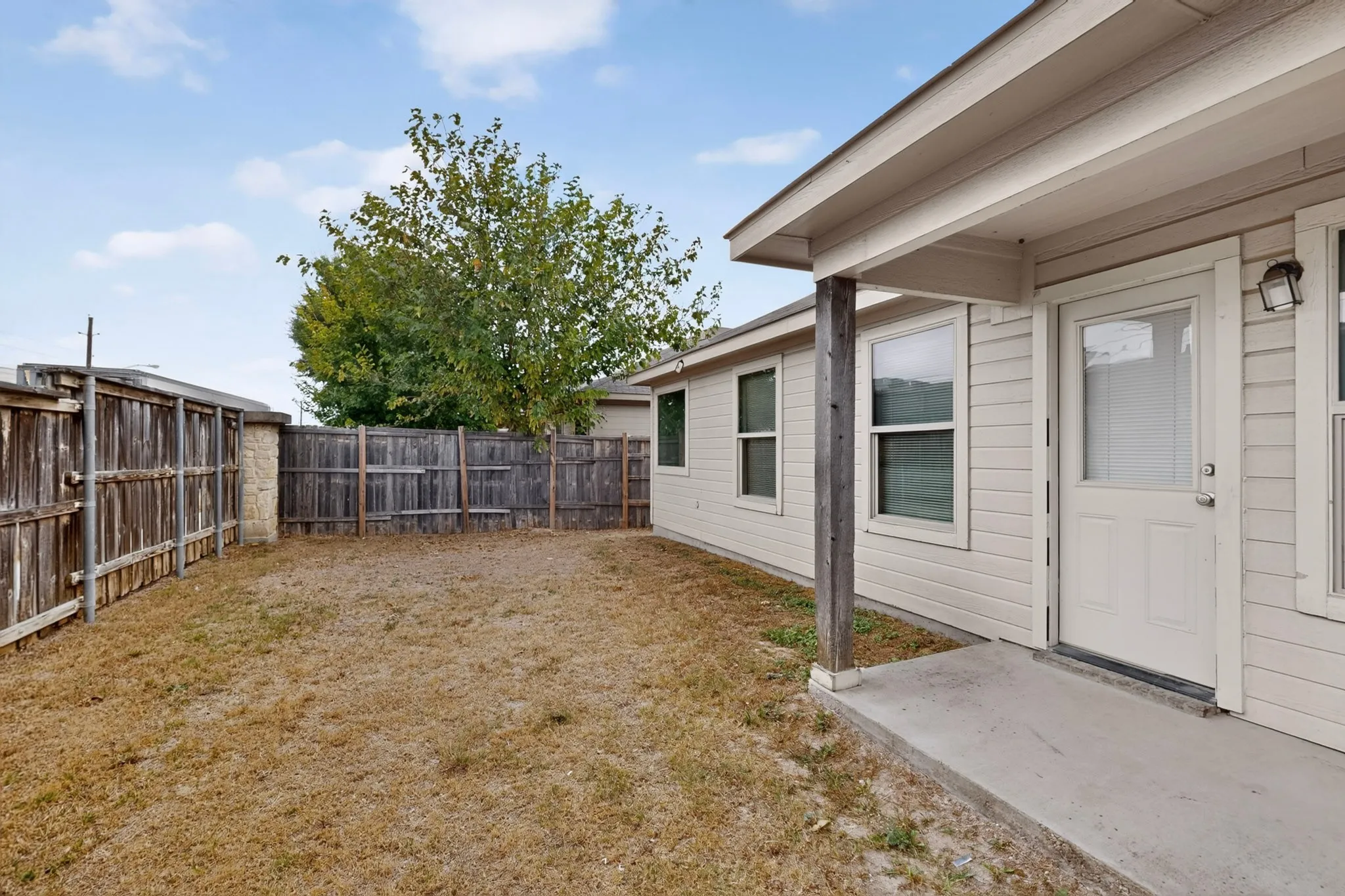 Single Family Residence For Sale in Dallas County , 2939 Saint Bernard Drive, Dallas, Texas 75233, 4 Bedroom, 2 Bathroom, 2 Garage spaces, 1,797 Sqft, built in 2016, mls#21399425, Real Estate Agent in Dallas, Homes For Sale in Dallas county, Homes For Sale in Dallas, Realtor in Dallas Texas, Real Estate Brokerage Independent Realty Texas, Luminita Cordes Realtor