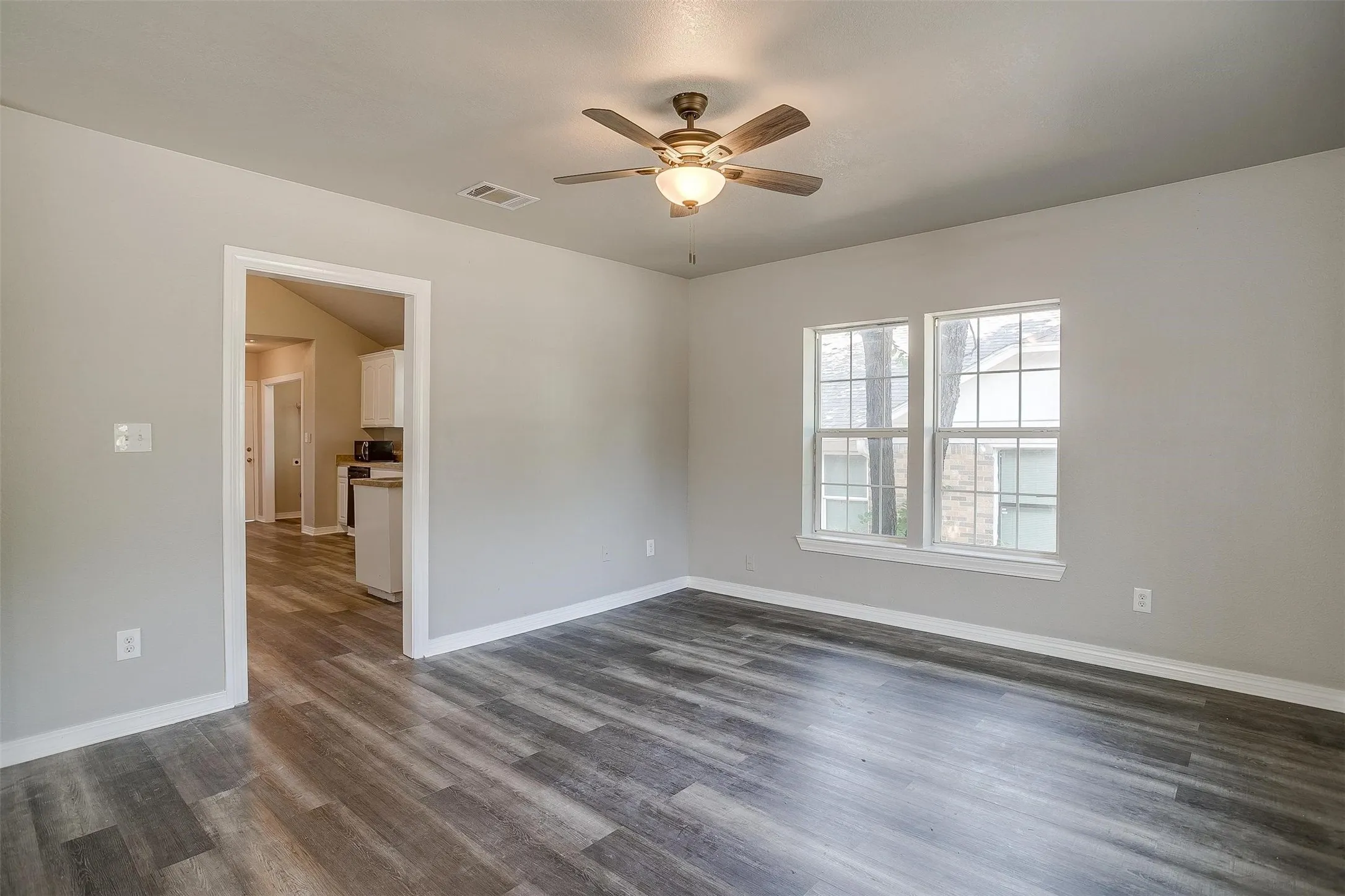 Single Family Residence For Rent in Tarrant County , 2620 Wilkinson Avenue, Fort Worth, Texas 76103, 2 Bedroom, 1 Bathroom, Garage spaces, 1,316 Sqft, built in 1928, mls#21398884, Real Estate Agent in Fort Worth, Homes For Rent in Tarrant county, Homes For Rent in Fort Worth, Realtor in Fort Worth Texas, Real Estate Brokerage Independent Realty Texas, Luminita Cordes Realtor