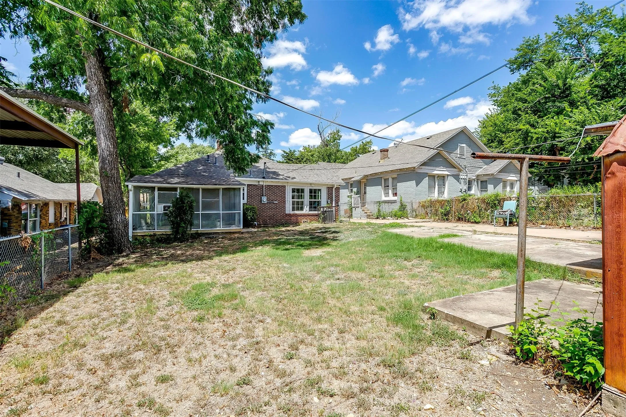 Single Family Residence For Rent in Tarrant County , 2620 Wilkinson Avenue, Fort Worth, Texas 76103, 2 Bedroom, 1 Bathroom, Garage spaces, 1,316 Sqft, built in 1928, mls#21398884, Real Estate Agent in Fort Worth, Homes For Rent in Tarrant county, Homes For Rent in Fort Worth, Realtor in Fort Worth Texas, Real Estate Brokerage Independent Realty Texas, Luminita Cordes Realtor