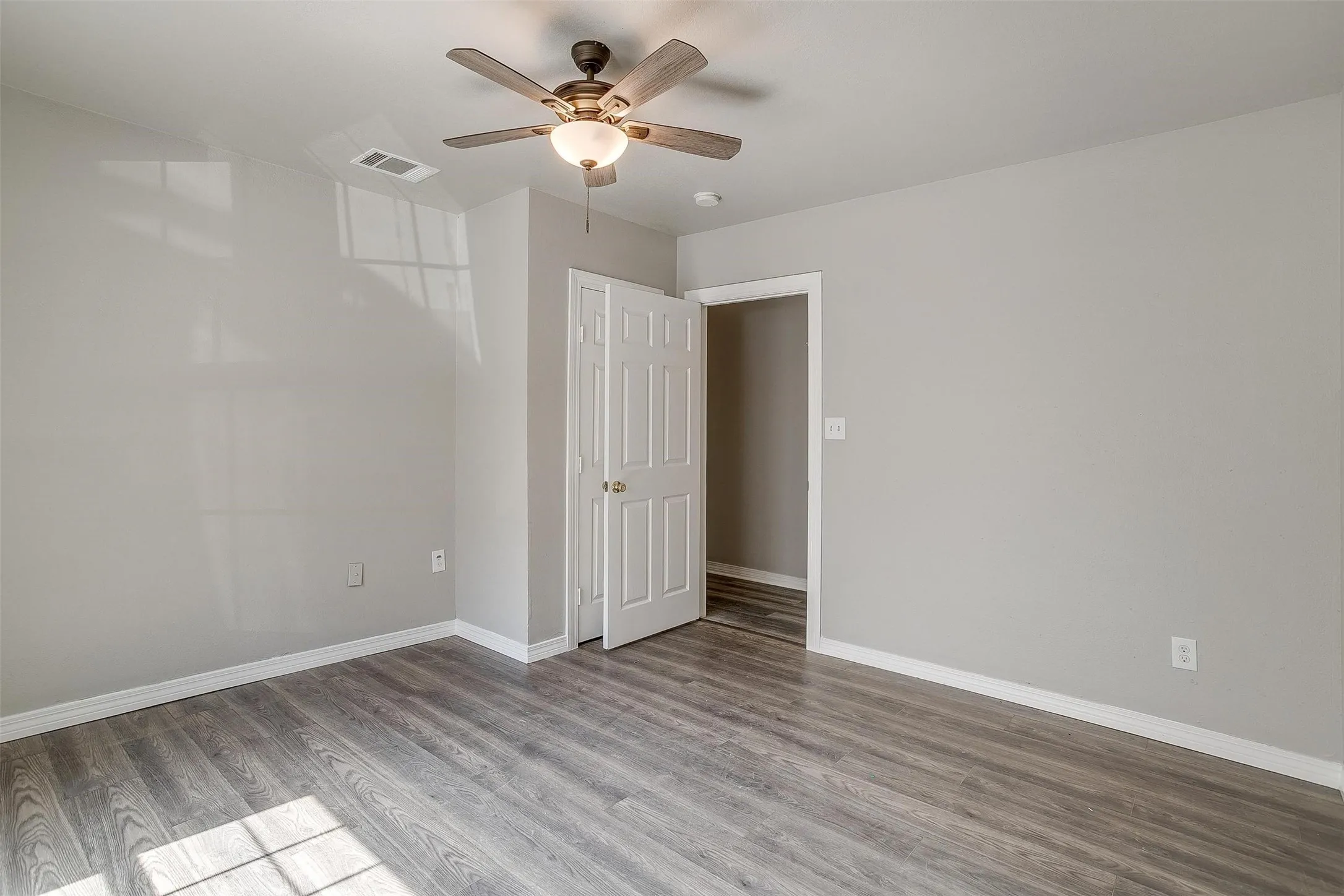 Single Family Residence For Rent in Tarrant County , 2620 Wilkinson Avenue, Fort Worth, Texas 76103, 2 Bedroom, 1 Bathroom, Garage spaces, 1,316 Sqft, built in 1928, mls#21398884, Real Estate Agent in Fort Worth, Homes For Rent in Tarrant county, Homes For Rent in Fort Worth, Realtor in Fort Worth Texas, Real Estate Brokerage Independent Realty Texas, Luminita Cordes Realtor