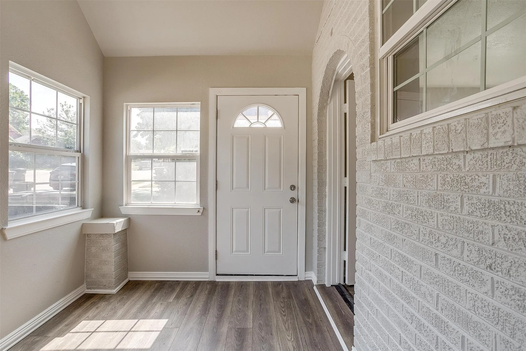Single Family Residence For Rent in Tarrant County , 2620 Wilkinson Avenue, Fort Worth, Texas 76103, 2 Bedroom, 1 Bathroom, Garage spaces, 1,316 Sqft, built in 1928, mls#21398884, Real Estate Agent in Fort Worth, Homes For Rent in Tarrant county, Homes For Rent in Fort Worth, Realtor in Fort Worth Texas, Real Estate Brokerage Independent Realty Texas, Luminita Cordes Realtor