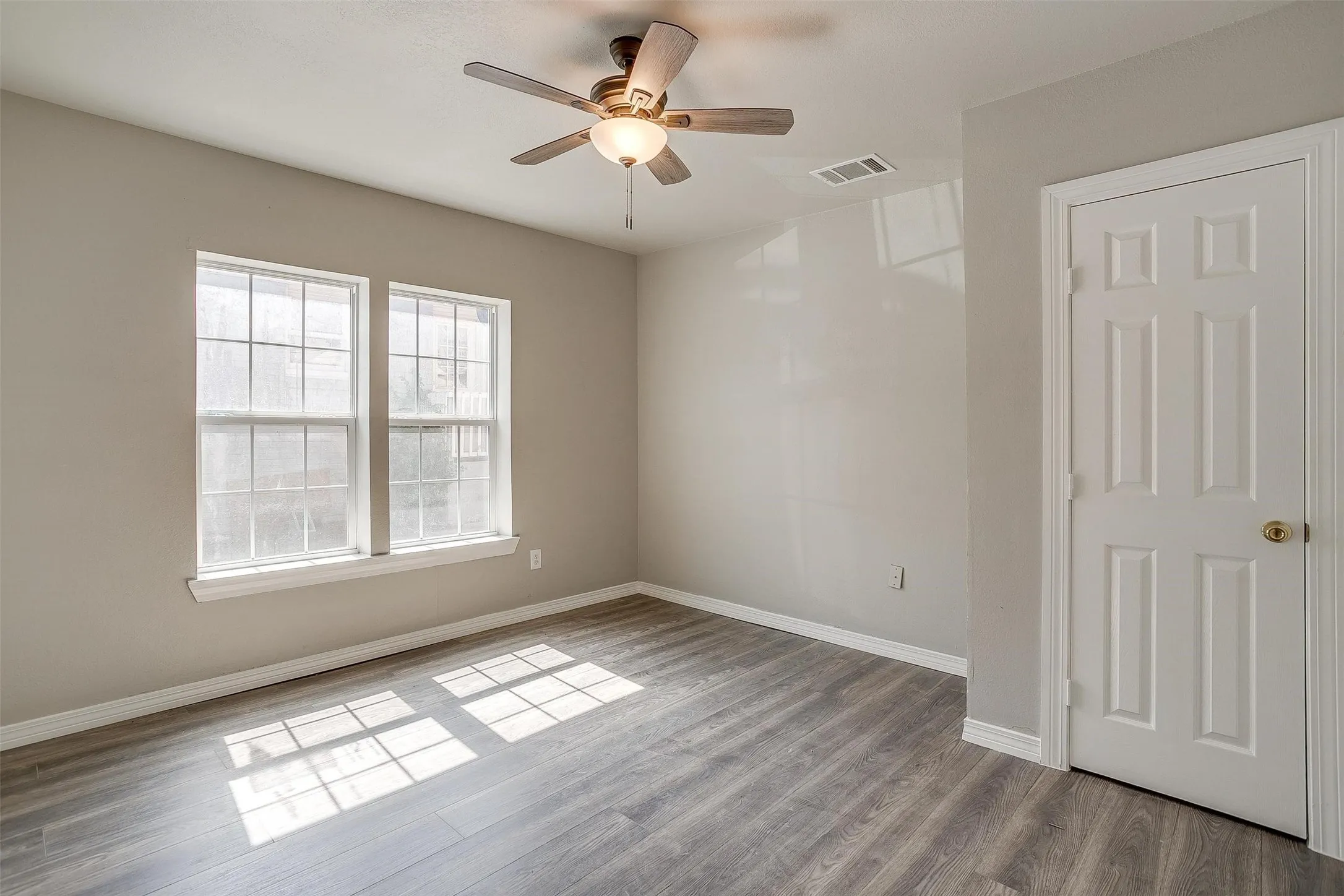 Single Family Residence For Rent in Tarrant County , 2620 Wilkinson Avenue, Fort Worth, Texas 76103, 2 Bedroom, 1 Bathroom, Garage spaces, 1,316 Sqft, built in 1928, mls#21398884, Real Estate Agent in Fort Worth, Homes For Rent in Tarrant county, Homes For Rent in Fort Worth, Realtor in Fort Worth Texas, Real Estate Brokerage Independent Realty Texas, Luminita Cordes Realtor