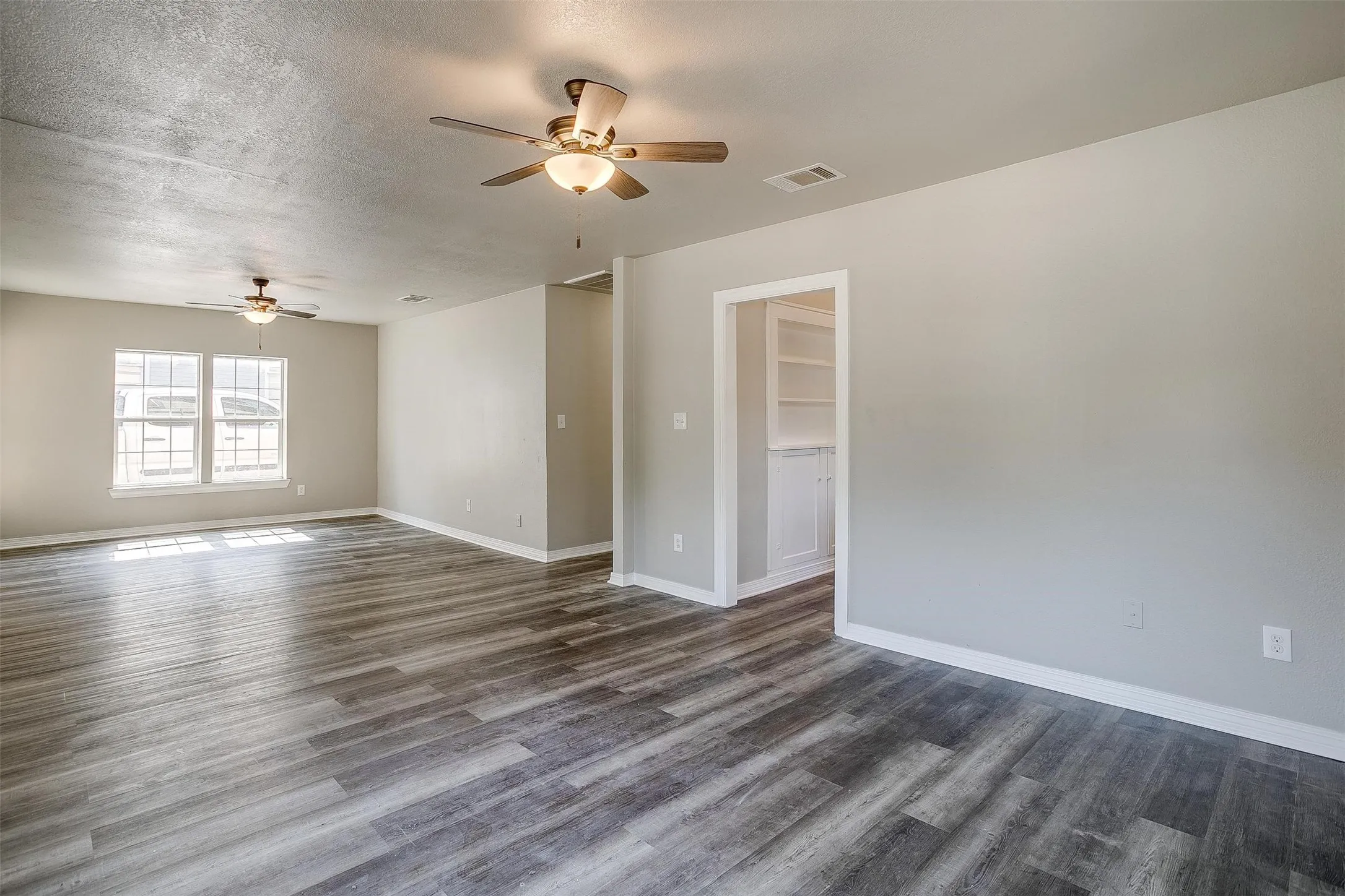 Single Family Residence For Rent in Tarrant County , 2620 Wilkinson Avenue, Fort Worth, Texas 76103, 2 Bedroom, 1 Bathroom, Garage spaces, 1,316 Sqft, built in 1928, mls#21398884, Real Estate Agent in Fort Worth, Homes For Rent in Tarrant county, Homes For Rent in Fort Worth, Realtor in Fort Worth Texas, Real Estate Brokerage Independent Realty Texas, Luminita Cordes Realtor
