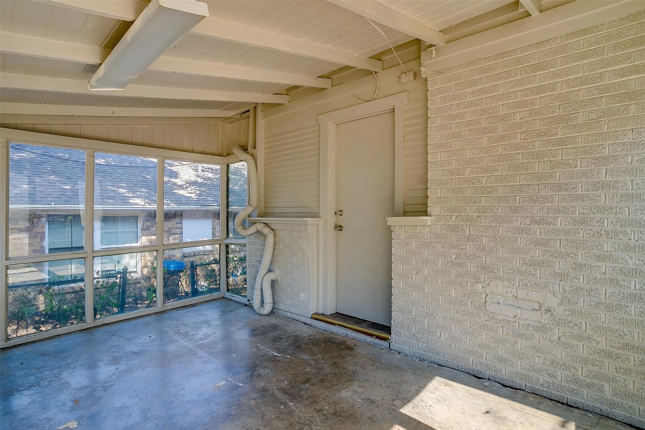 Single Family Residence For Rent in Tarrant County , 2620 Wilkinson Avenue, Fort Worth, Texas 76103, 2 Bedroom, 1 Bathroom, Garage spaces, 1,316 Sqft, built in 1928, mls#21398884, Real Estate Agent in Fort Worth, Homes For Rent in Tarrant county, Homes For Rent in Fort Worth, Realtor in Fort Worth Texas, Real Estate Brokerage Independent Realty Texas, Luminita Cordes Realtor
