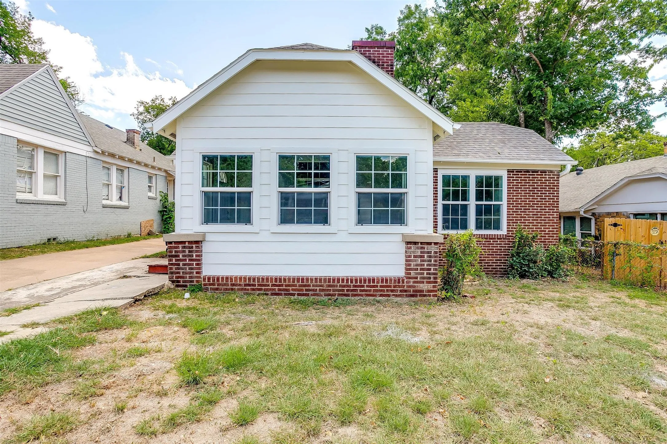 Single Family Residence For Rent in Tarrant County , 2620 Wilkinson Avenue, Fort Worth, Texas 76103, 2 Bedroom, 1 Bathroom, Garage spaces, 1,316 Sqft, built in 1928, mls#21398884, Real Estate Agent in Fort Worth, Homes For Rent in Tarrant county, Homes For Rent in Fort Worth, Realtor in Fort Worth Texas, Real Estate Brokerage Independent Realty Texas, Luminita Cordes Realtor
