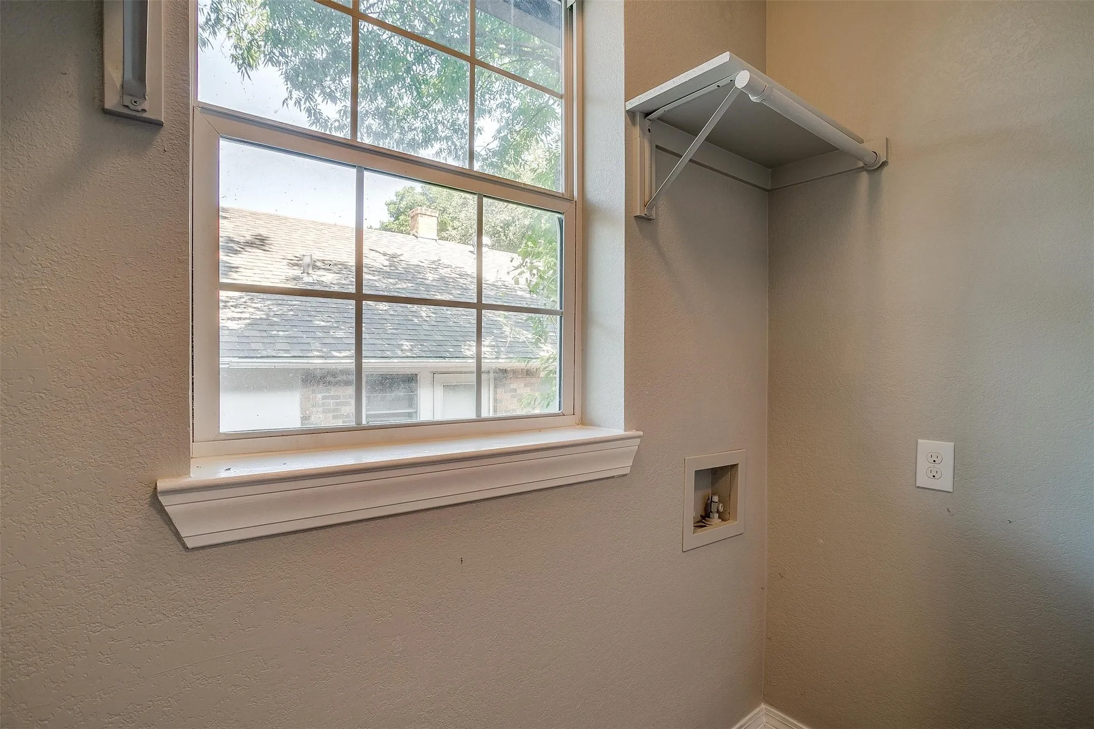 Single Family Residence For Rent in Tarrant County , 2620 Wilkinson Avenue, Fort Worth, Texas 76103, 2 Bedroom, 1 Bathroom, Garage spaces, 1,316 Sqft, built in 1928, mls#21398884, Real Estate Agent in Fort Worth, Homes For Rent in Tarrant county, Homes For Rent in Fort Worth, Realtor in Fort Worth Texas, Real Estate Brokerage Independent Realty Texas, Luminita Cordes Realtor
