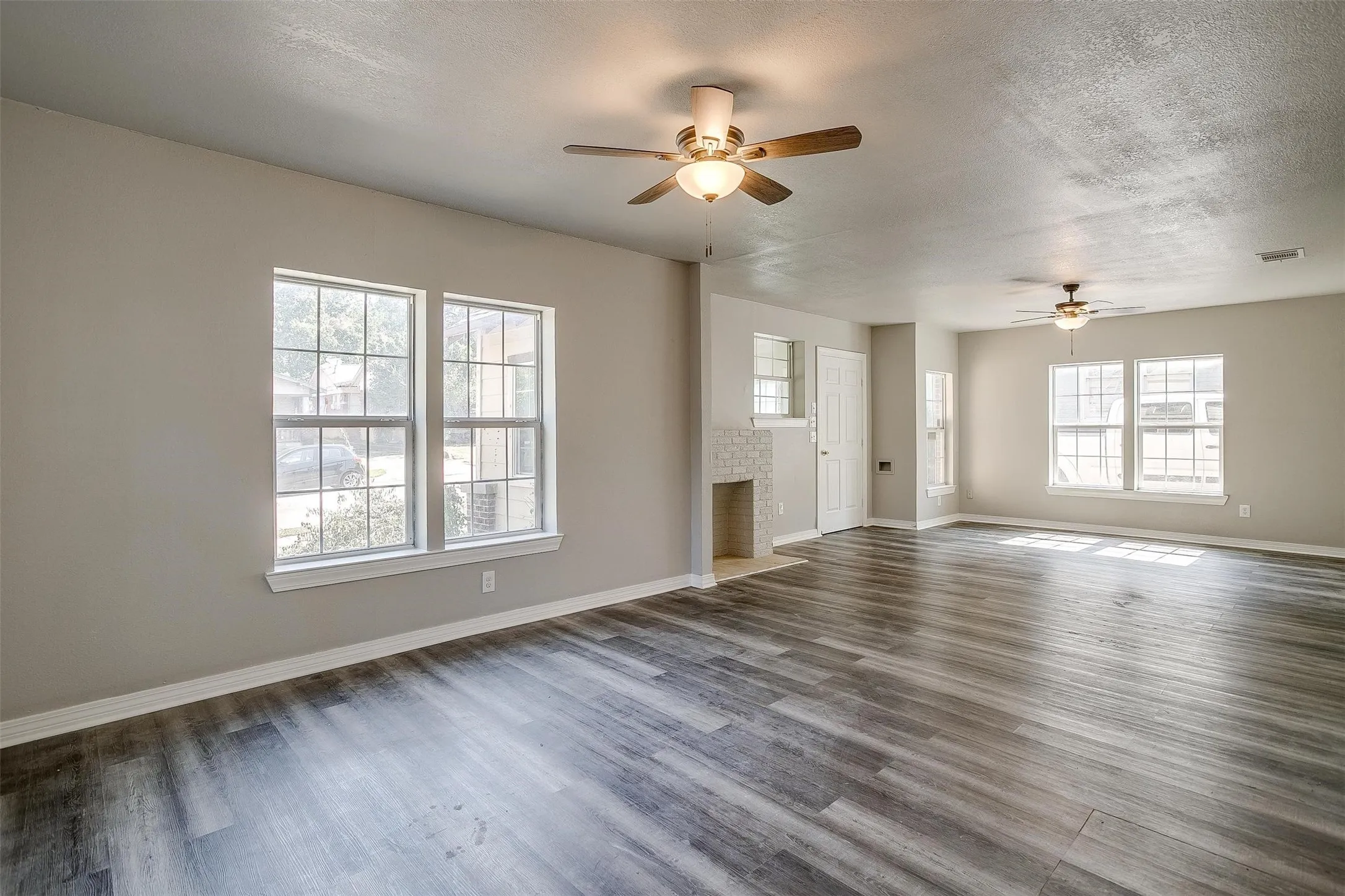 Single Family Residence For Rent in Tarrant County , 2620 Wilkinson Avenue, Fort Worth, Texas 76103, 2 Bedroom, 1 Bathroom, Garage spaces, 1,316 Sqft, built in 1928, mls#21398884, Real Estate Agent in Fort Worth, Homes For Rent in Tarrant county, Homes For Rent in Fort Worth, Realtor in Fort Worth Texas, Real Estate Brokerage Independent Realty Texas, Luminita Cordes Realtor