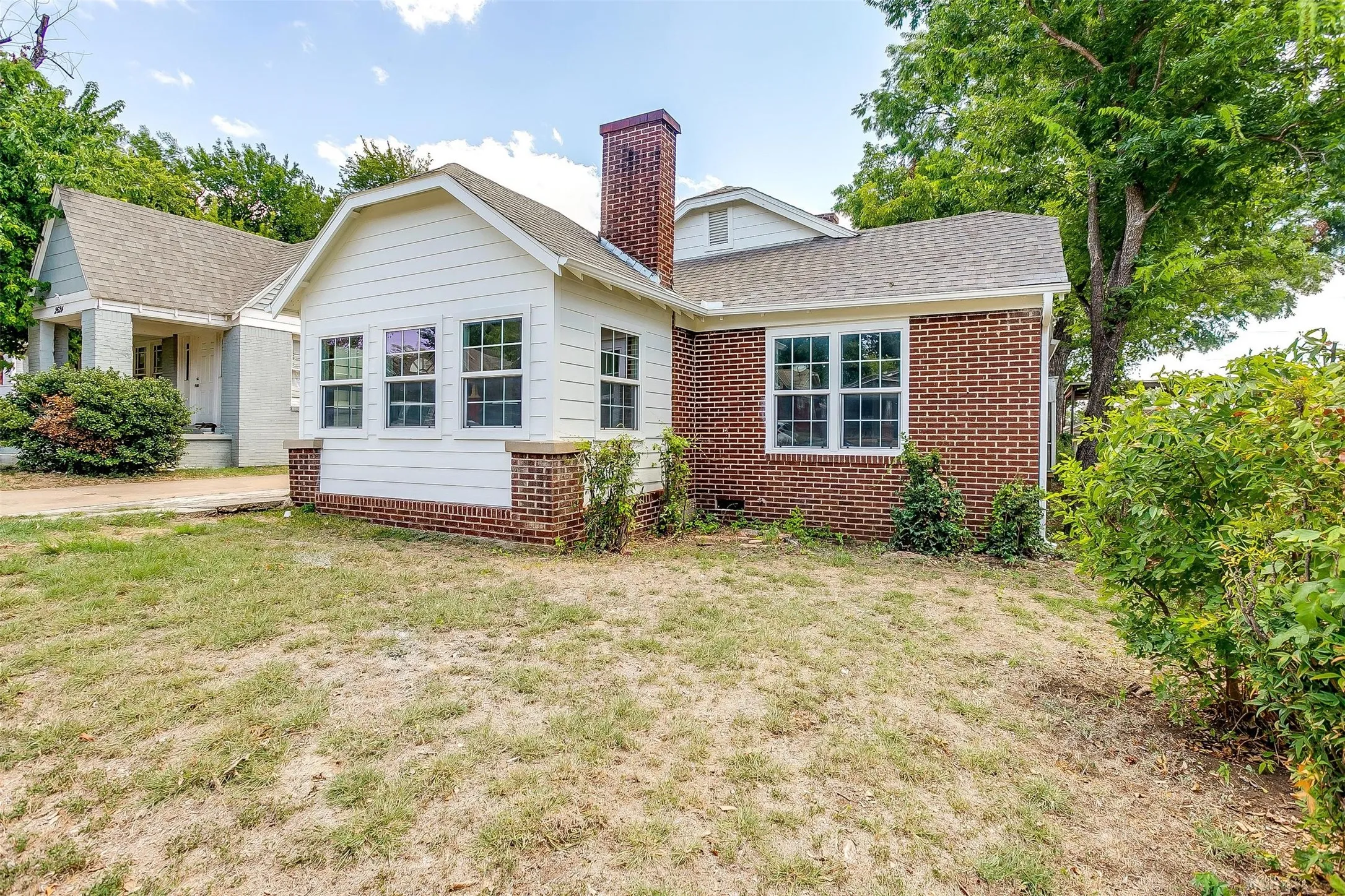 Single Family Residence For Rent in Tarrant County , 2620 Wilkinson Avenue, Fort Worth, Texas 76103, 2 Bedroom, 1 Bathroom, Garage spaces, 1,316 Sqft, built in 1928, mls#21398884, Real Estate Agent in Fort Worth, Homes For Rent in Tarrant county, Homes For Rent in Fort Worth, Realtor in Fort Worth Texas, Real Estate Brokerage Independent Realty Texas, Luminita Cordes Realtor