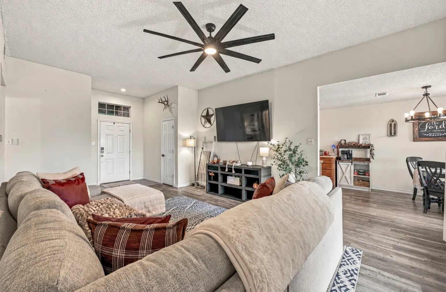 Single Family Residence For Sale in Erath County , 300 Wedgewood Drive, Stephenville, Texas 76401, 2 Bedroom, 2 Bathroom, 1 Garage spaces, 1,114 Sqft, built in 1997, mls#21398747, Real Estate Agent in Stephenville, Homes For Sale in Erath county, Homes For Sale in Stephenville, Realtor in Stephenville Texas, Real Estate Brokerage Independent Realty Texas, Luminita Cordes Realtor