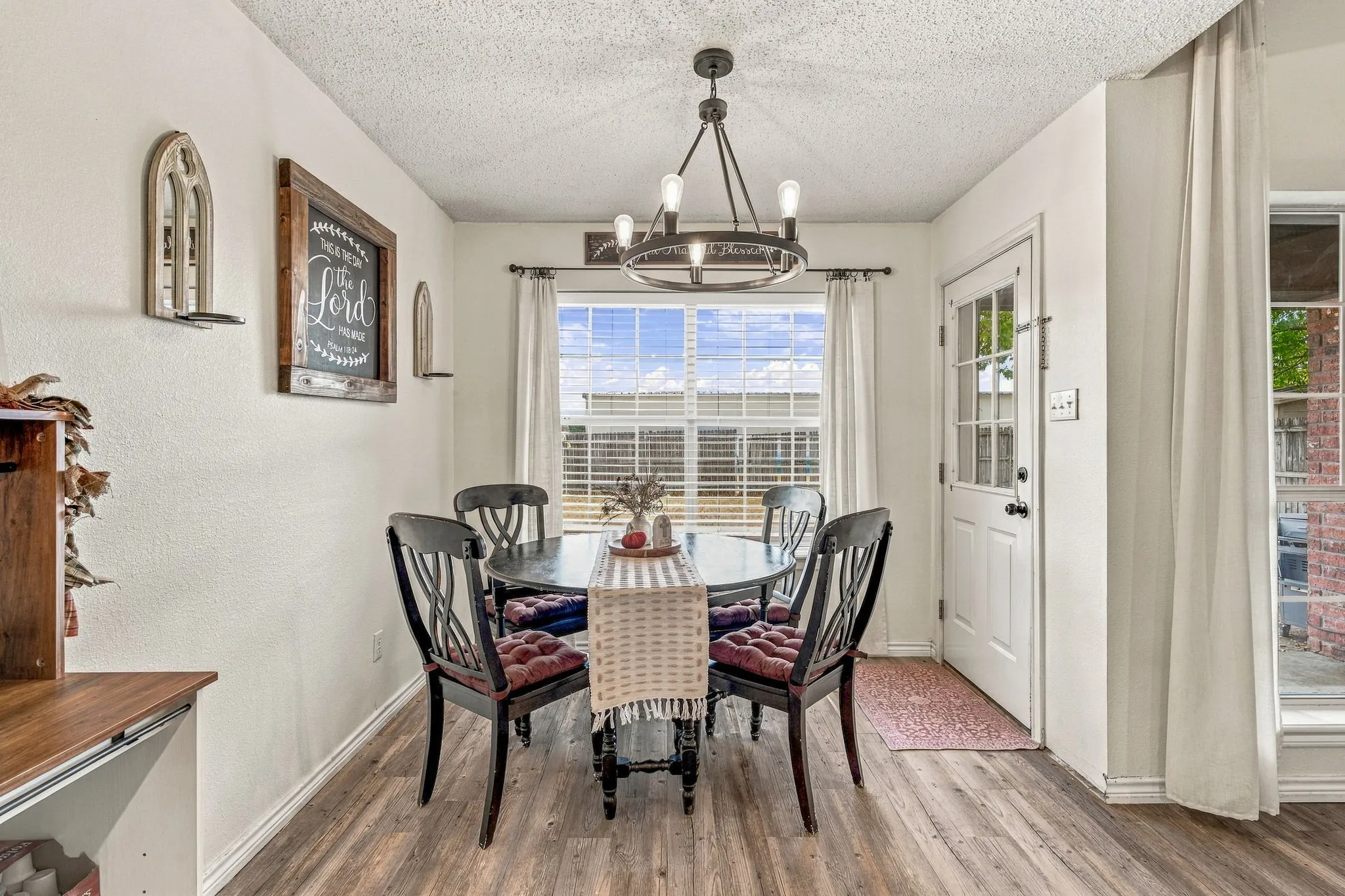 Single Family Residence For Sale in Erath County , 300 Wedgewood Drive, Stephenville, Texas 76401, 2 Bedroom, 2 Bathroom, 1 Garage spaces, 1,114 Sqft, built in 1997, mls#21398747, Real Estate Agent in Stephenville, Homes For Sale in Erath county, Homes For Sale in Stephenville, Realtor in Stephenville Texas, Real Estate Brokerage Independent Realty Texas, Luminita Cordes Realtor