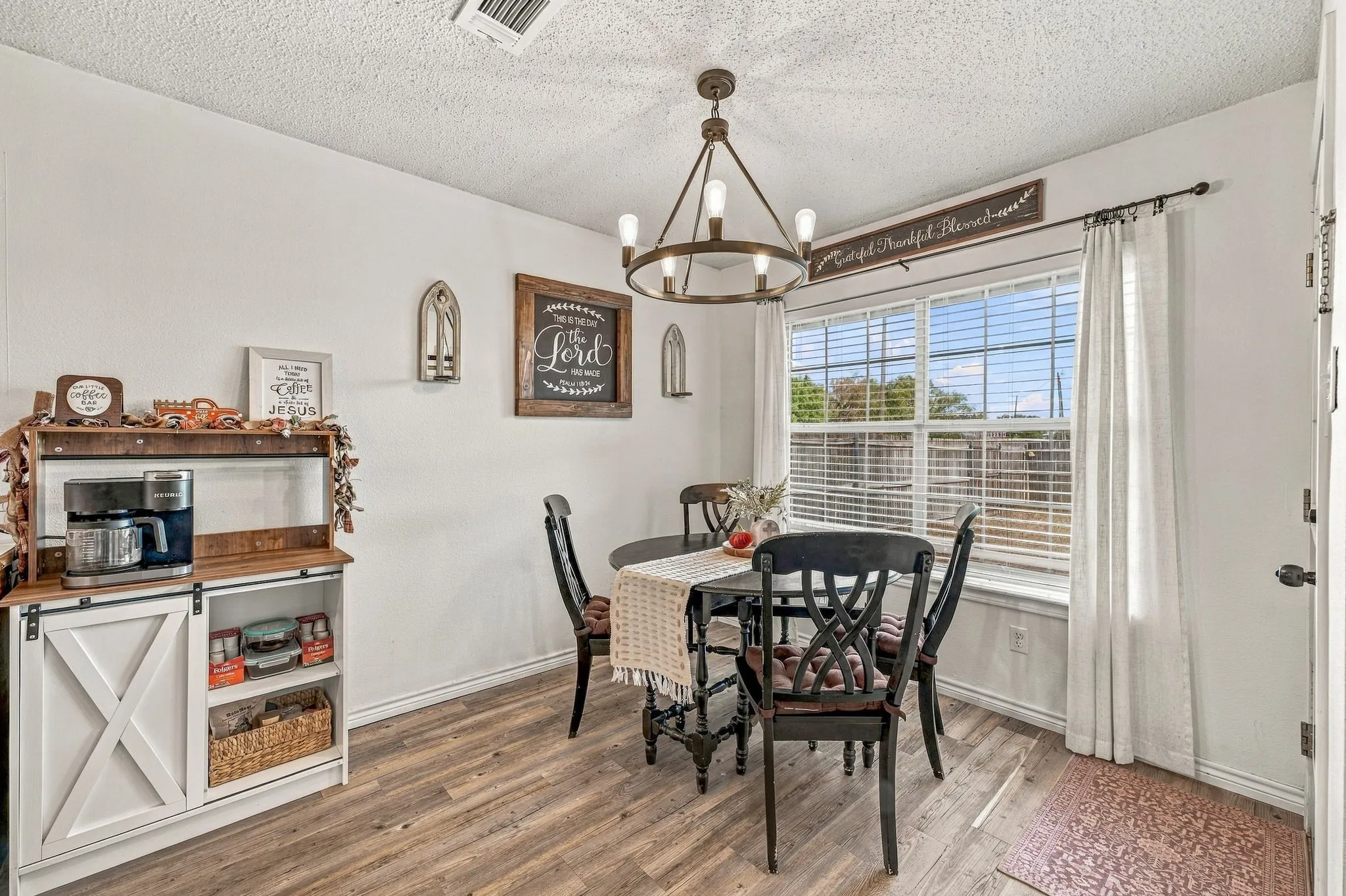Single Family Residence For Sale in Erath County , 300 Wedgewood Drive, Stephenville, Texas 76401, 2 Bedroom, 2 Bathroom, 1 Garage spaces, 1,114 Sqft, built in 1997, mls#21398747, Real Estate Agent in Stephenville, Homes For Sale in Erath county, Homes For Sale in Stephenville, Realtor in Stephenville Texas, Real Estate Brokerage Independent Realty Texas, Luminita Cordes Realtor