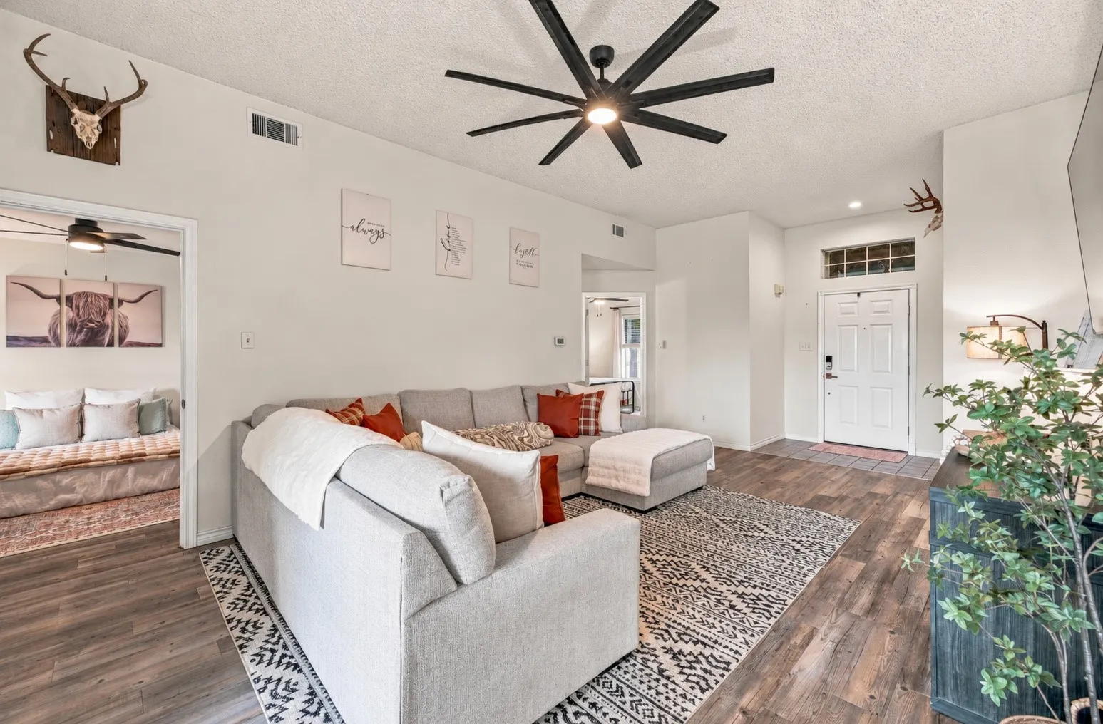 Single Family Residence For Sale in Erath County , 300 Wedgewood Drive, Stephenville, Texas 76401, 2 Bedroom, 2 Bathroom, 1 Garage spaces, 1,114 Sqft, built in 1997, mls#21398747, Real Estate Agent in Stephenville, Homes For Sale in Erath county, Homes For Sale in Stephenville, Realtor in Stephenville Texas, Real Estate Brokerage Independent Realty Texas, Luminita Cordes Realtor