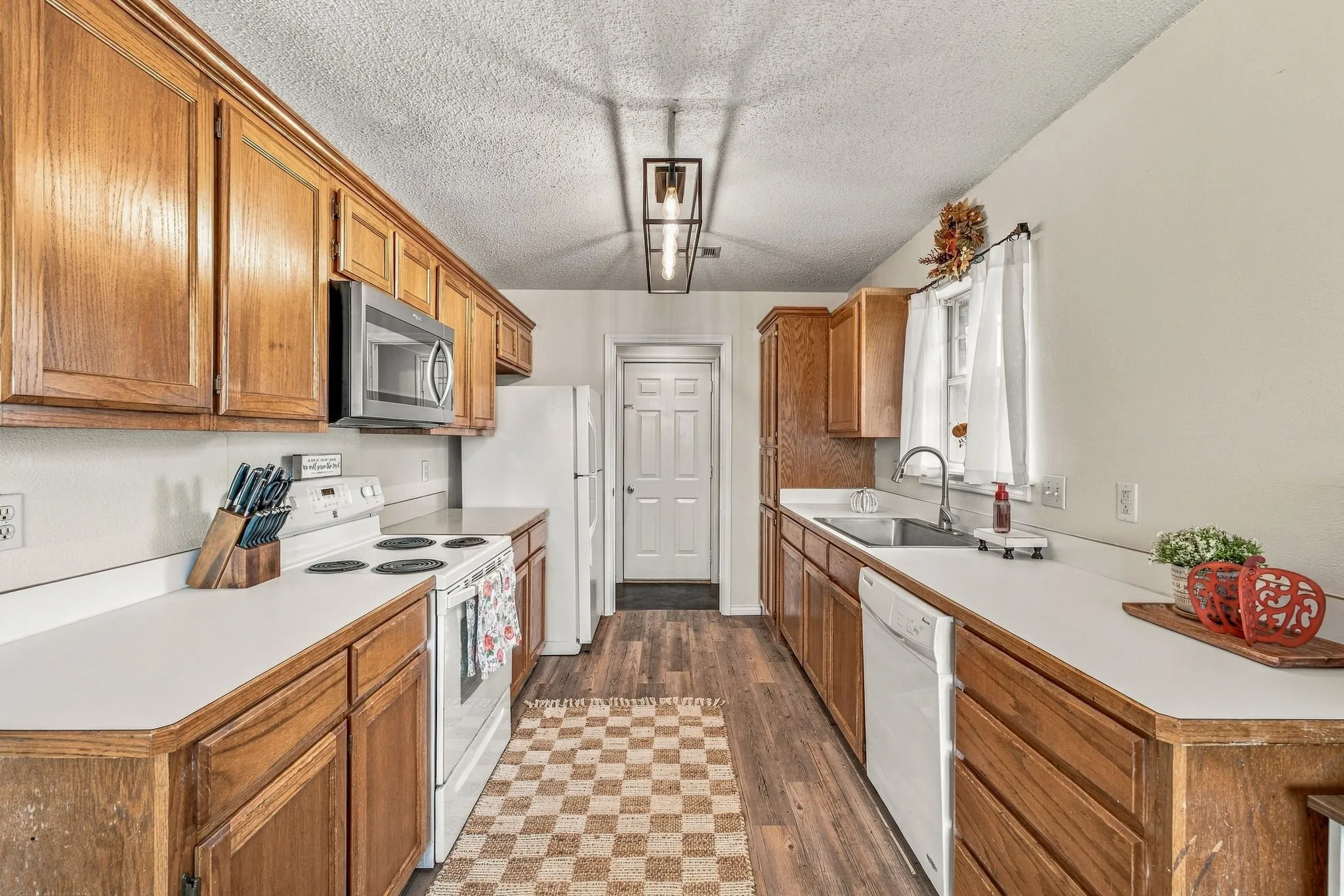 Single Family Residence For Sale in Erath County , 300 Wedgewood Drive, Stephenville, Texas 76401, 2 Bedroom, 2 Bathroom, 1 Garage spaces, 1,114 Sqft, built in 1997, mls#21398747, Real Estate Agent in Stephenville, Homes For Sale in Erath county, Homes For Sale in Stephenville, Realtor in Stephenville Texas, Real Estate Brokerage Independent Realty Texas, Luminita Cordes Realtor