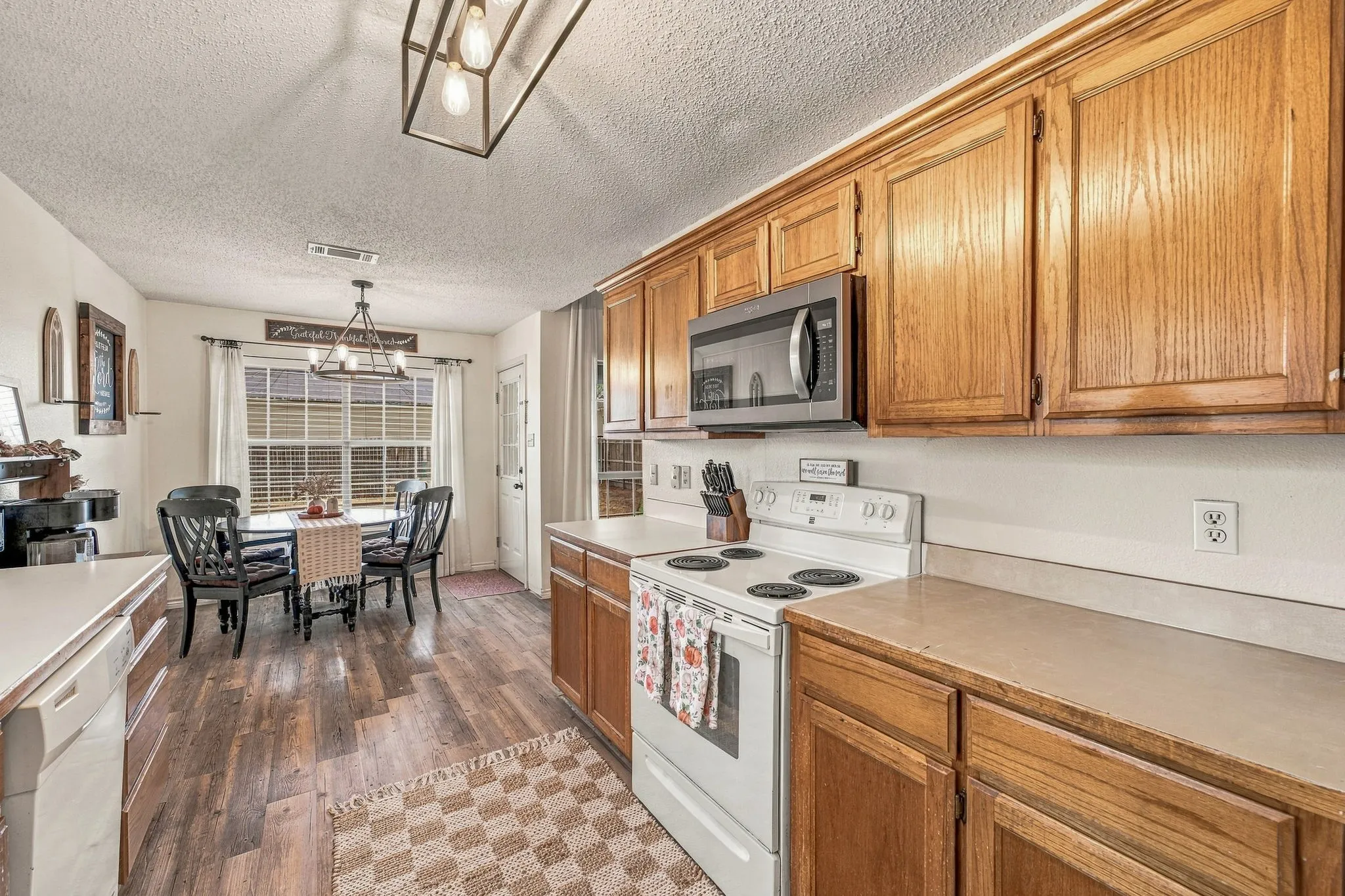 Single Family Residence For Sale in Erath County , 300 Wedgewood Drive, Stephenville, Texas 76401, 2 Bedroom, 2 Bathroom, 1 Garage spaces, 1,114 Sqft, built in 1997, mls#21398747, Real Estate Agent in Stephenville, Homes For Sale in Erath county, Homes For Sale in Stephenville, Realtor in Stephenville Texas, Real Estate Brokerage Independent Realty Texas, Luminita Cordes Realtor