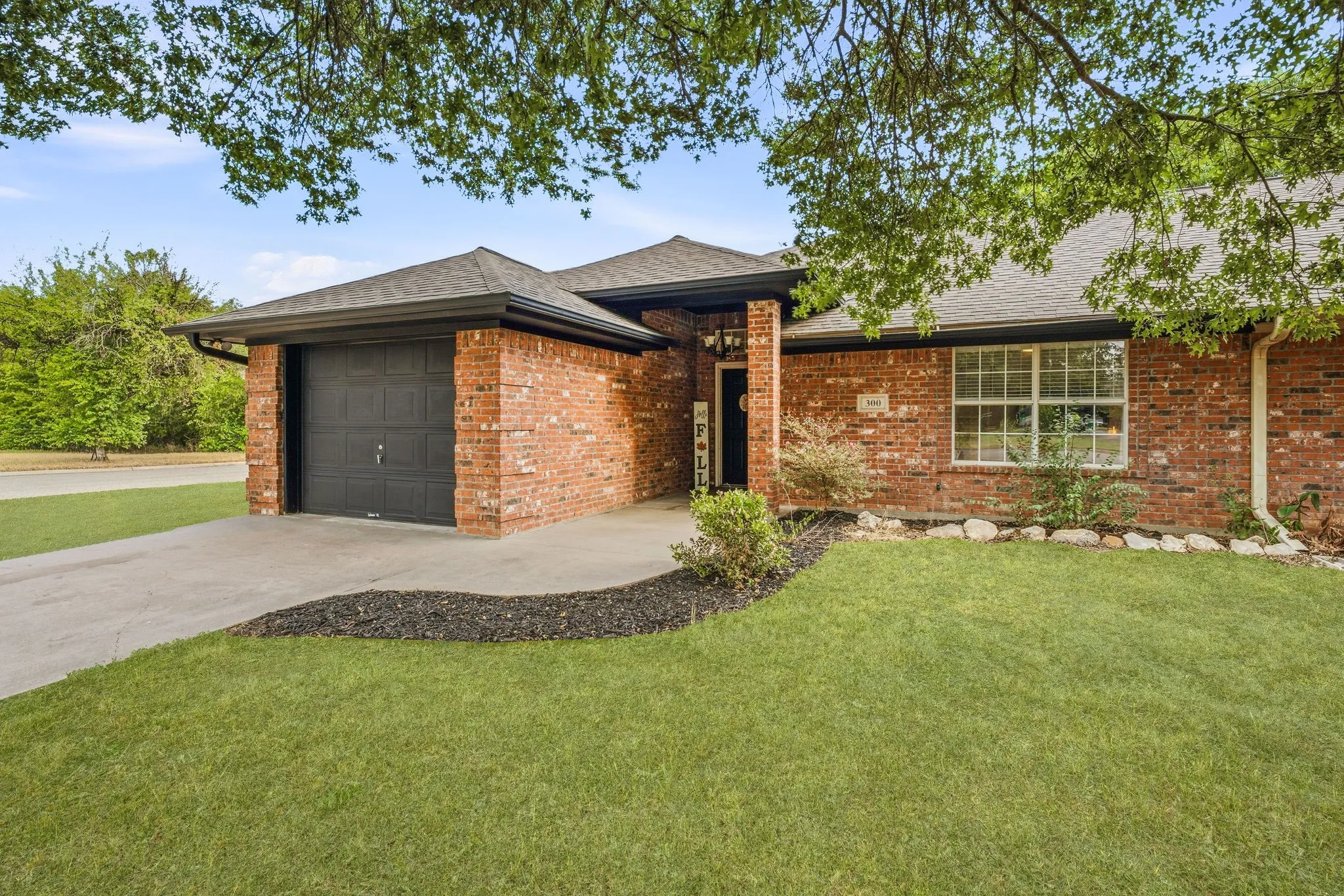 Single Family Residence For Sale in Erath County , 300 Wedgewood Drive, Stephenville, Texas 76401, 2 Bedroom, 2 Bathroom, 1 Garage spaces, 1,114 Sqft, built in 1997, mls#21398747, Real Estate Agent in Stephenville, Homes For Sale in Erath county, Homes For Sale in Stephenville, Realtor in Stephenville Texas, Real Estate Brokerage Independent Realty Texas, Luminita Cordes Realtor