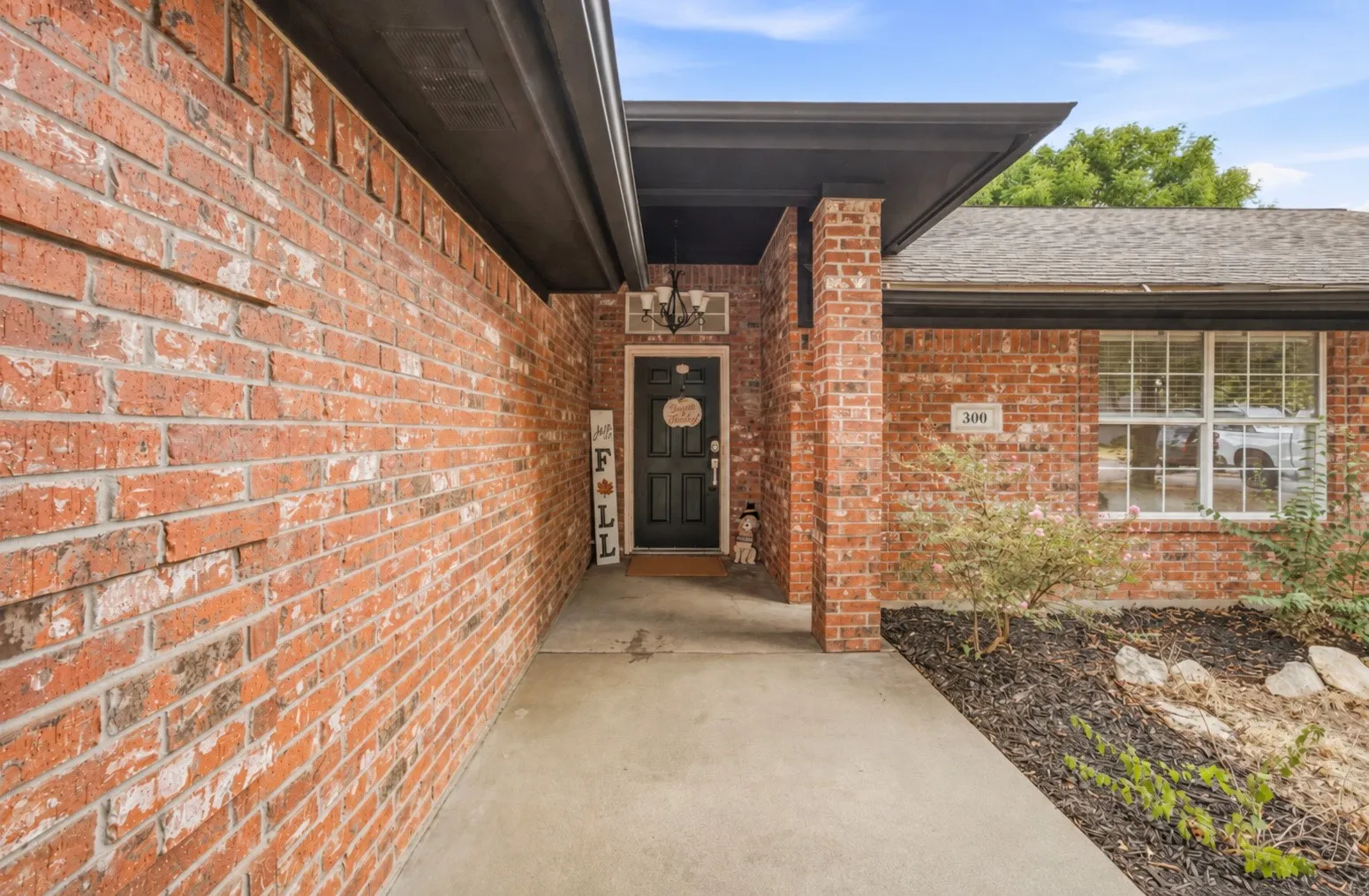 Single Family Residence For Sale in Erath County , 300 Wedgewood Drive, Stephenville, Texas 76401, 2 Bedroom, 2 Bathroom, 1 Garage spaces, 1,114 Sqft, built in 1997, mls#21398747, Real Estate Agent in Stephenville, Homes For Sale in Erath county, Homes For Sale in Stephenville, Realtor in Stephenville Texas, Real Estate Brokerage Independent Realty Texas, Luminita Cordes Realtor