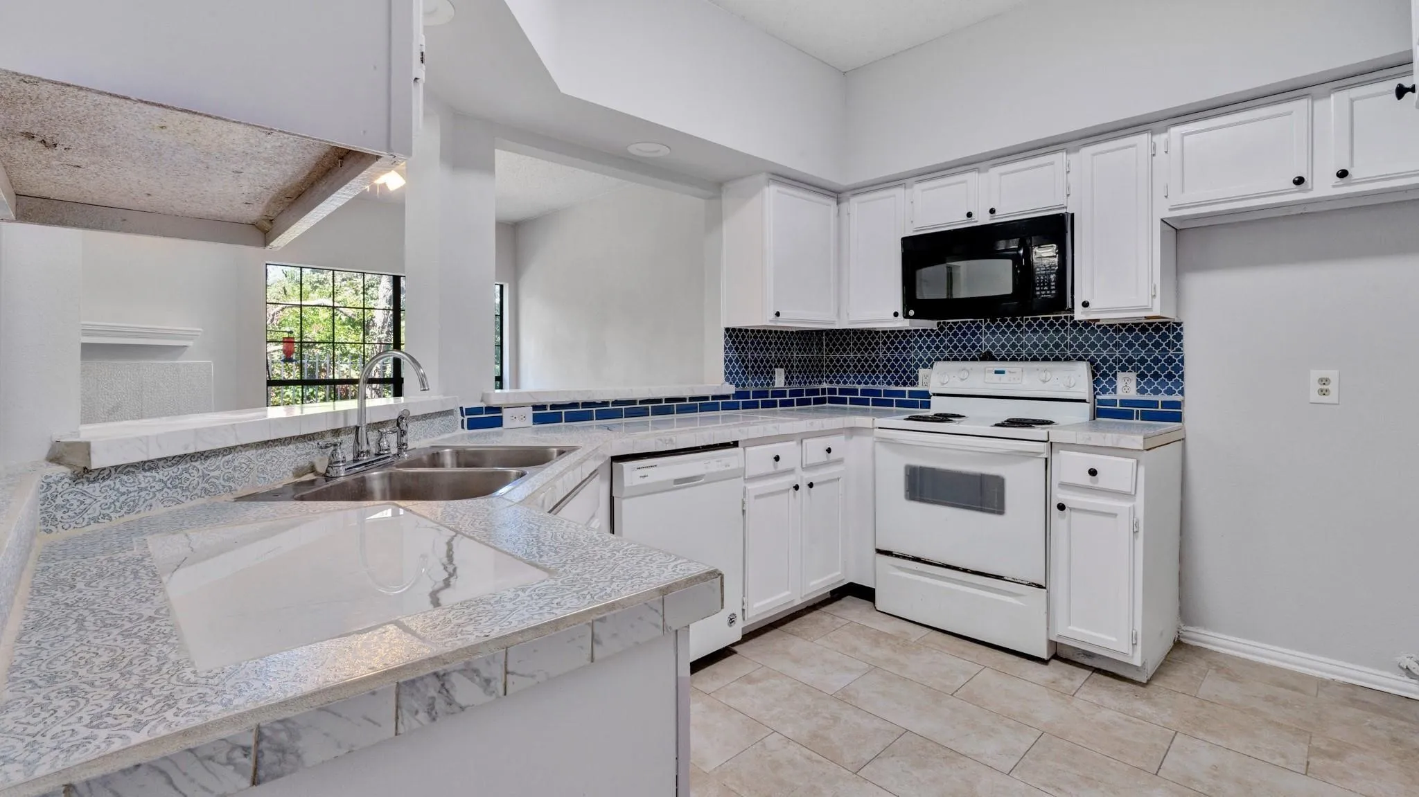 Condominium For Sale in Dallas County , 9601 Forest Lane 1113, Dallas, Texas 75243, 1 Bedroom, 1 Bathroom, Garage spaces, 685 Sqft, built in 1983, mls#21399427, Real Estate Agent in Dallas, Homes For Sale in Dallas county, Homes For Sale in Dallas, Realtor in Dallas Texas, Real Estate Brokerage Independent Realty Texas, Luminita Cordes Realtor