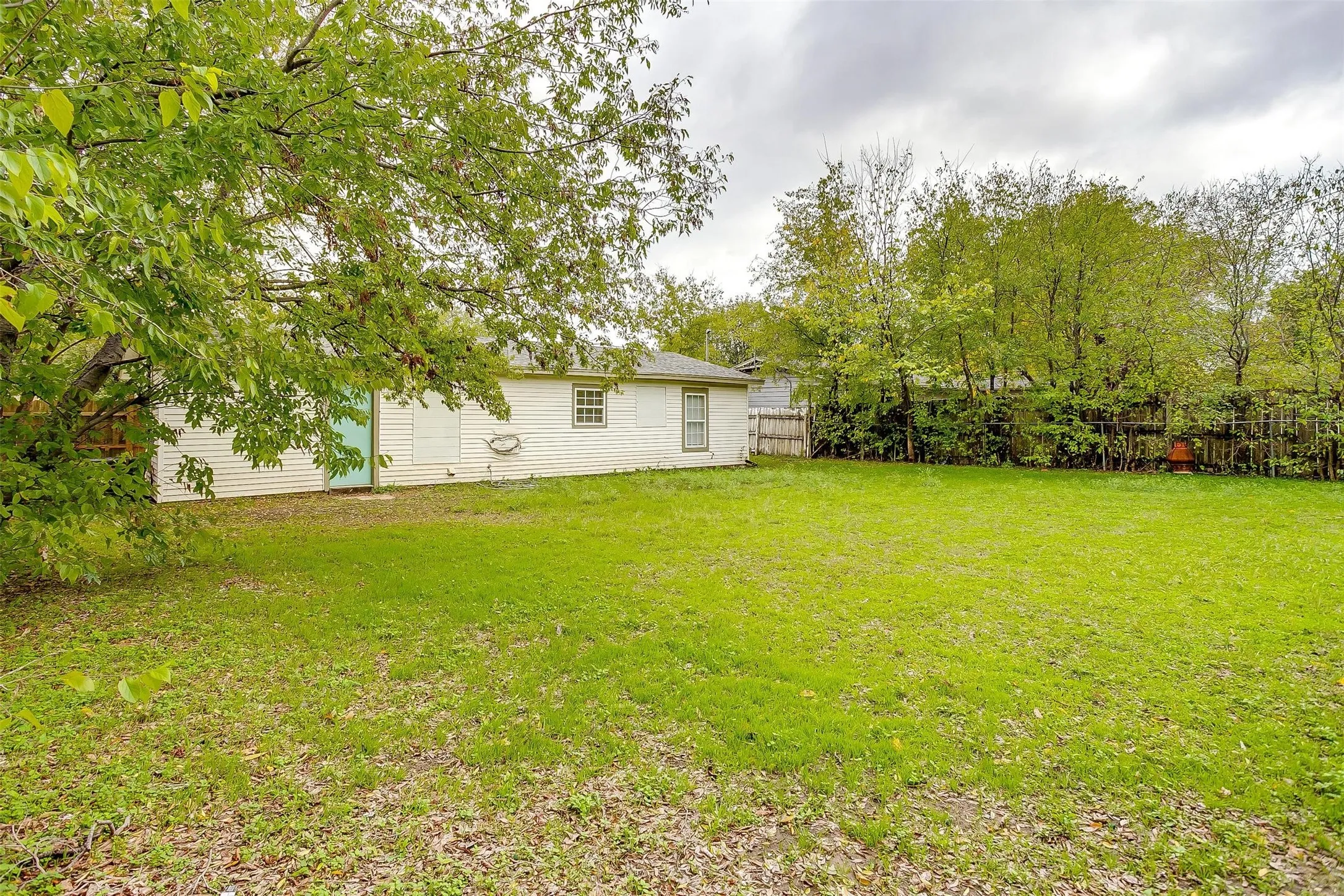 Single Family Residence For Rent in Tarrant County , 3537 Half Moon Drive, Fort Worth, Texas 76111, 3 Bedroom, 1 Bathroom, 1 Garage spaces, 840 Sqft, built in 1959, mls#21399056, Real Estate Agent in Fort Worth, Homes For Rent in Tarrant county, Homes For Rent in Fort Worth, Realtor in Fort Worth Texas, Real Estate Brokerage Independent Realty Texas, Luminita Cordes Realtor