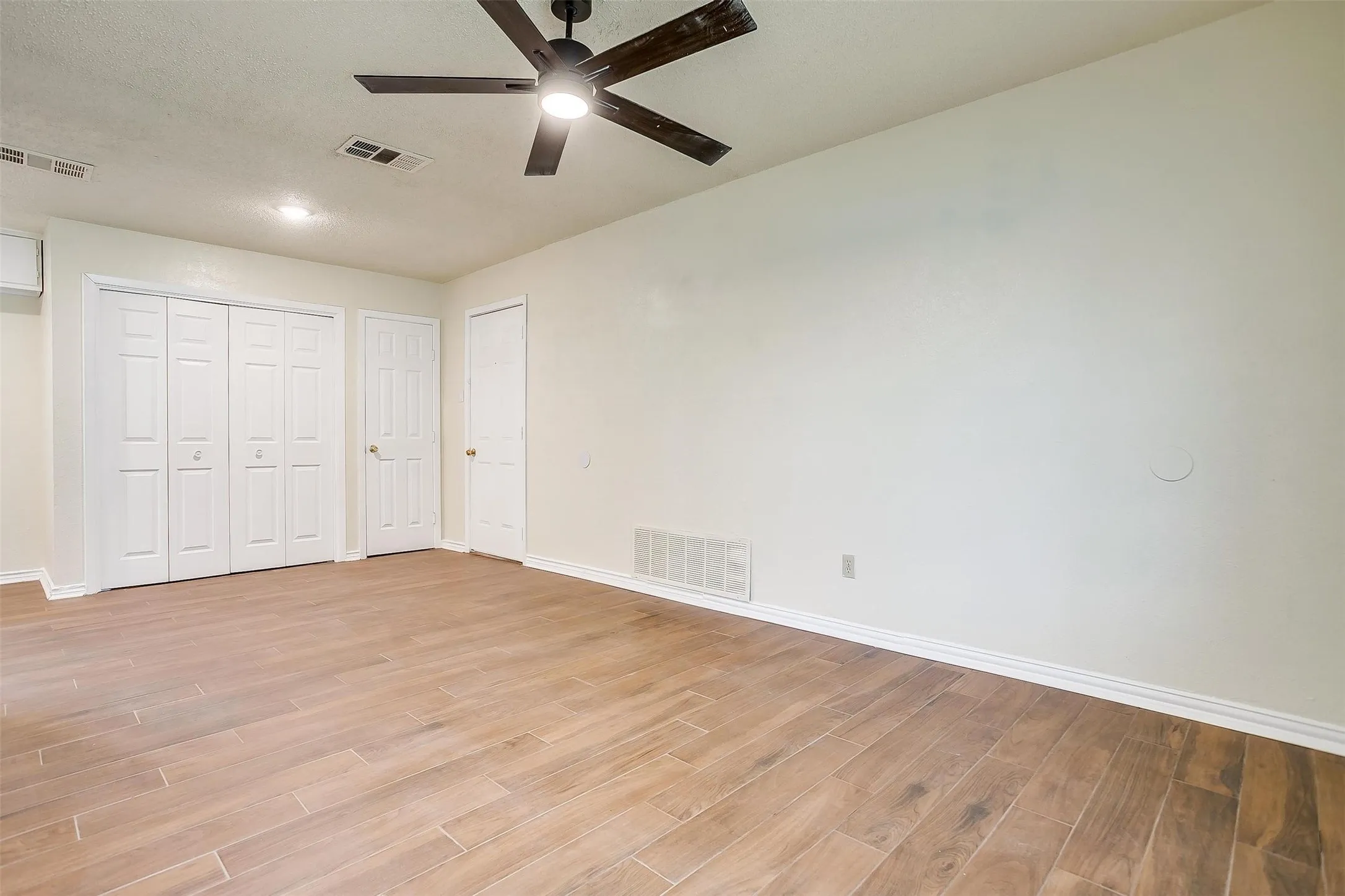 Single Family Residence For Rent in Tarrant County , 3537 Half Moon Drive, Fort Worth, Texas 76111, 3 Bedroom, 1 Bathroom, 1 Garage spaces, 840 Sqft, built in 1959, mls#21399056, Real Estate Agent in Fort Worth, Homes For Rent in Tarrant county, Homes For Rent in Fort Worth, Realtor in Fort Worth Texas, Real Estate Brokerage Independent Realty Texas, Luminita Cordes Realtor