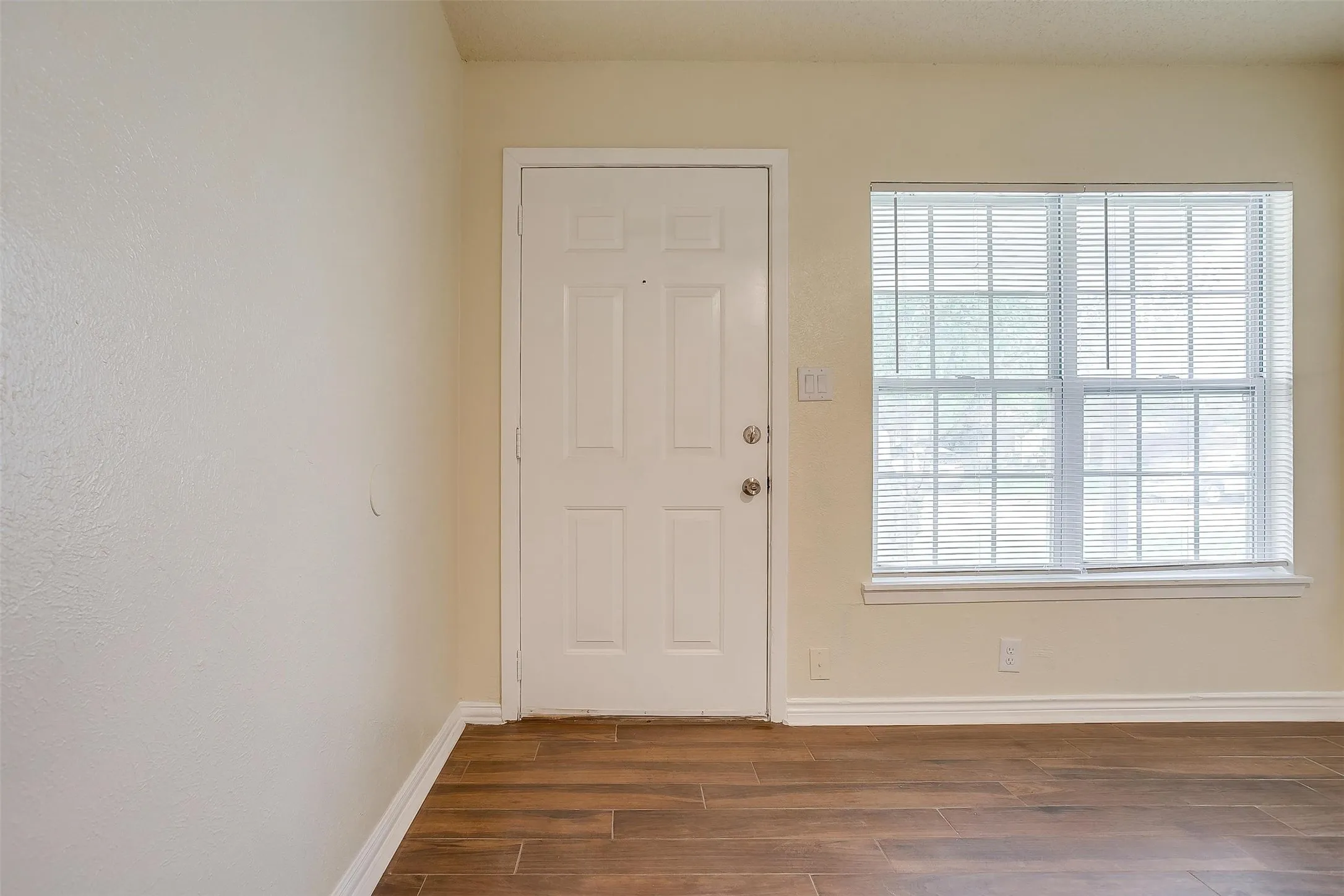 Single Family Residence For Rent in Tarrant County , 3537 Half Moon Drive, Fort Worth, Texas 76111, 3 Bedroom, 1 Bathroom, 1 Garage spaces, 840 Sqft, built in 1959, mls#21399056, Real Estate Agent in Fort Worth, Homes For Rent in Tarrant county, Homes For Rent in Fort Worth, Realtor in Fort Worth Texas, Real Estate Brokerage Independent Realty Texas, Luminita Cordes Realtor