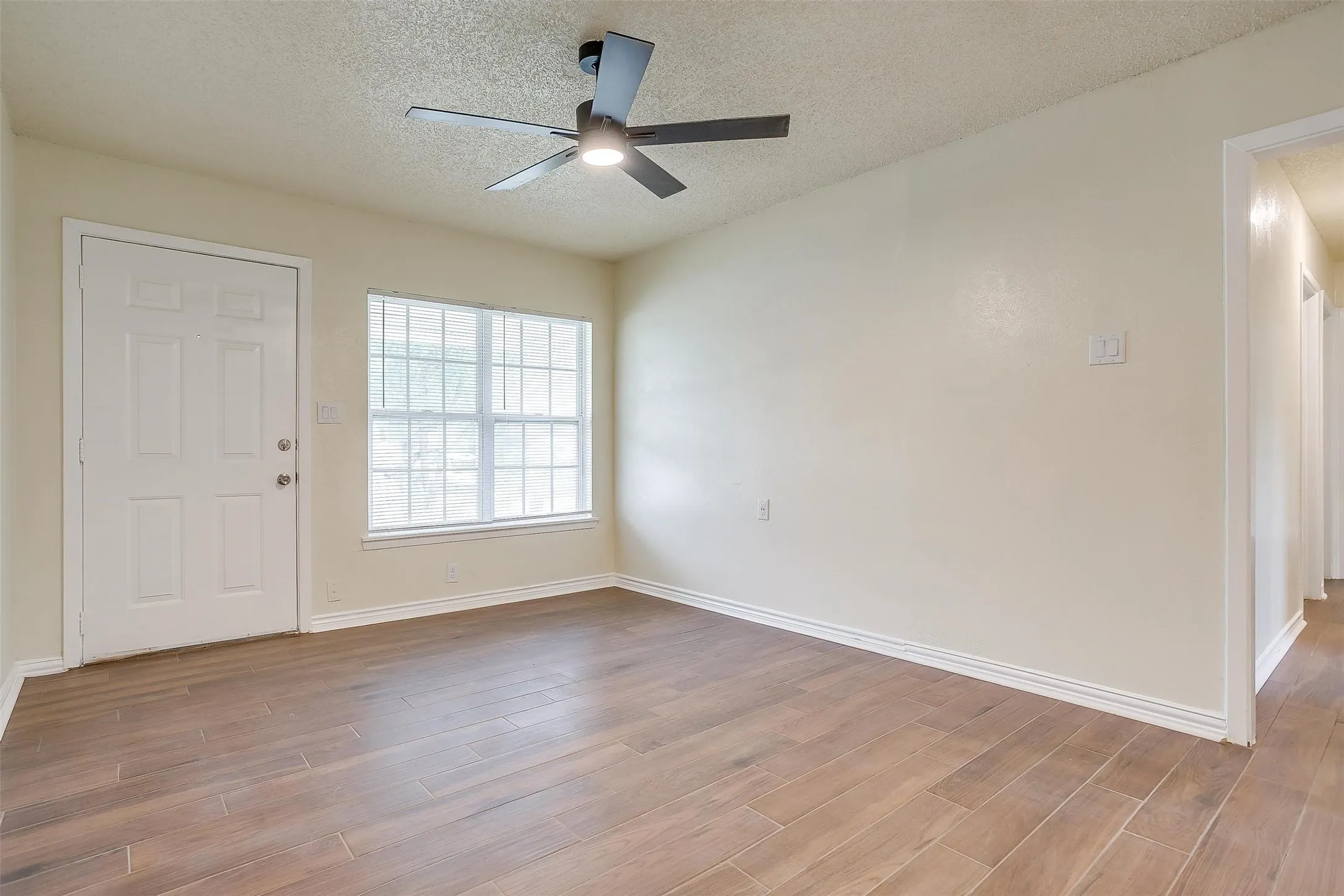 Single Family Residence For Rent in Tarrant County , 3537 Half Moon Drive, Fort Worth, Texas 76111, 3 Bedroom, 1 Bathroom, 1 Garage spaces, 840 Sqft, built in 1959, mls#21399056, Real Estate Agent in Fort Worth, Homes For Rent in Tarrant county, Homes For Rent in Fort Worth, Realtor in Fort Worth Texas, Real Estate Brokerage Independent Realty Texas, Luminita Cordes Realtor