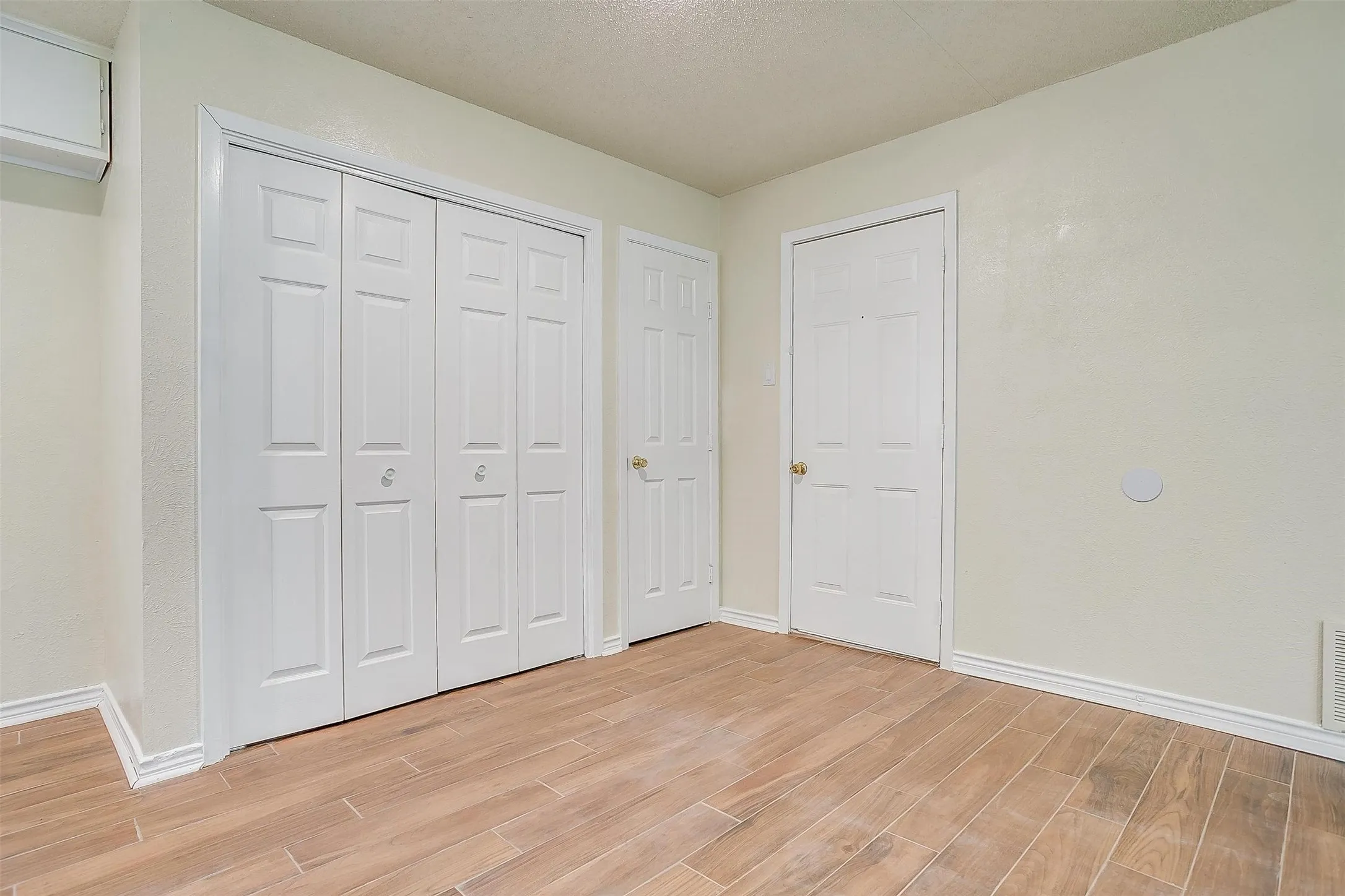Single Family Residence For Rent in Tarrant County , 3537 Half Moon Drive, Fort Worth, Texas 76111, 3 Bedroom, 1 Bathroom, 1 Garage spaces, 840 Sqft, built in 1959, mls#21399056, Real Estate Agent in Fort Worth, Homes For Rent in Tarrant county, Homes For Rent in Fort Worth, Realtor in Fort Worth Texas, Real Estate Brokerage Independent Realty Texas, Luminita Cordes Realtor