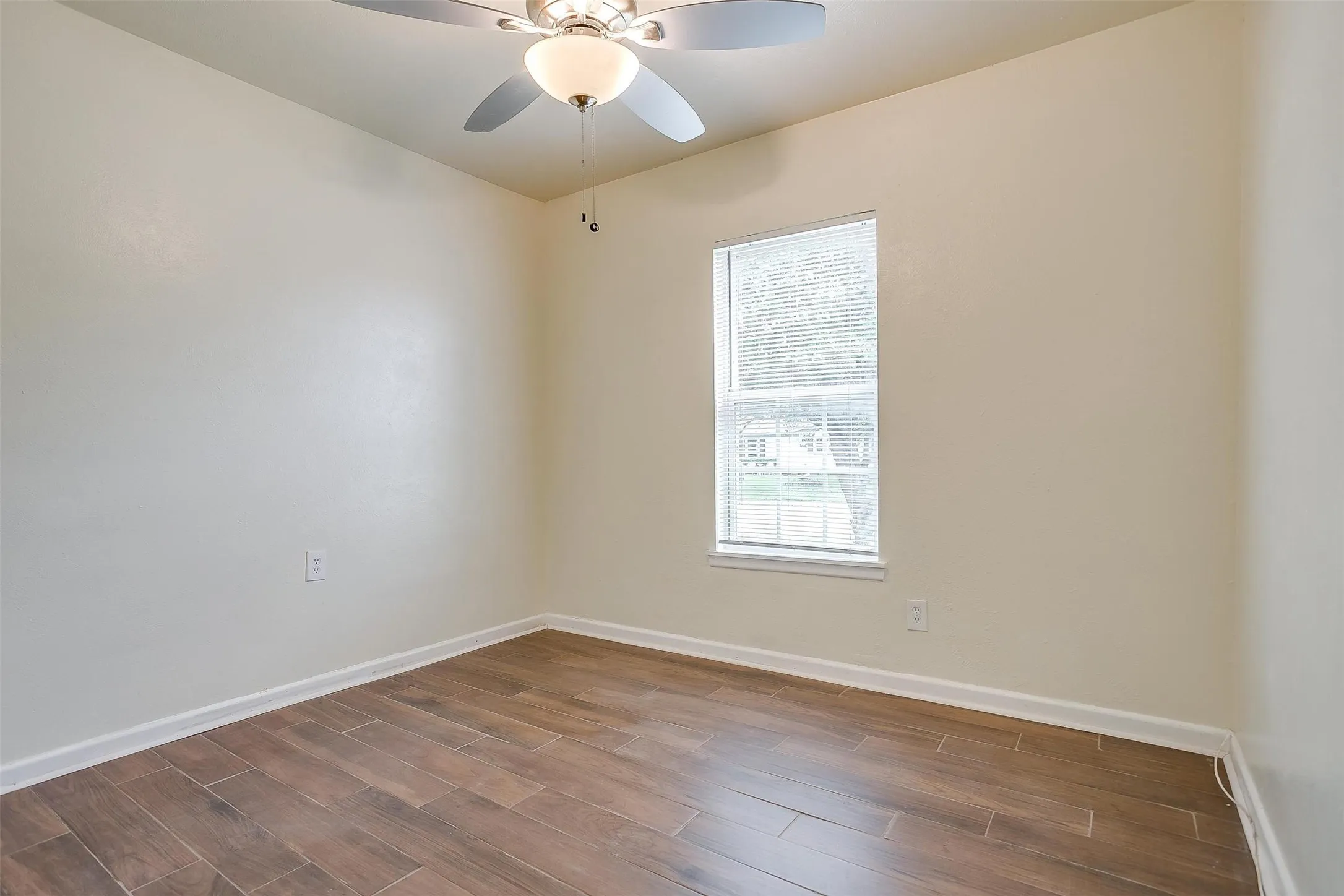 Single Family Residence For Rent in Tarrant County , 3537 Half Moon Drive, Fort Worth, Texas 76111, 3 Bedroom, 1 Bathroom, 1 Garage spaces, 840 Sqft, built in 1959, mls#21399056, Real Estate Agent in Fort Worth, Homes For Rent in Tarrant county, Homes For Rent in Fort Worth, Realtor in Fort Worth Texas, Real Estate Brokerage Independent Realty Texas, Luminita Cordes Realtor