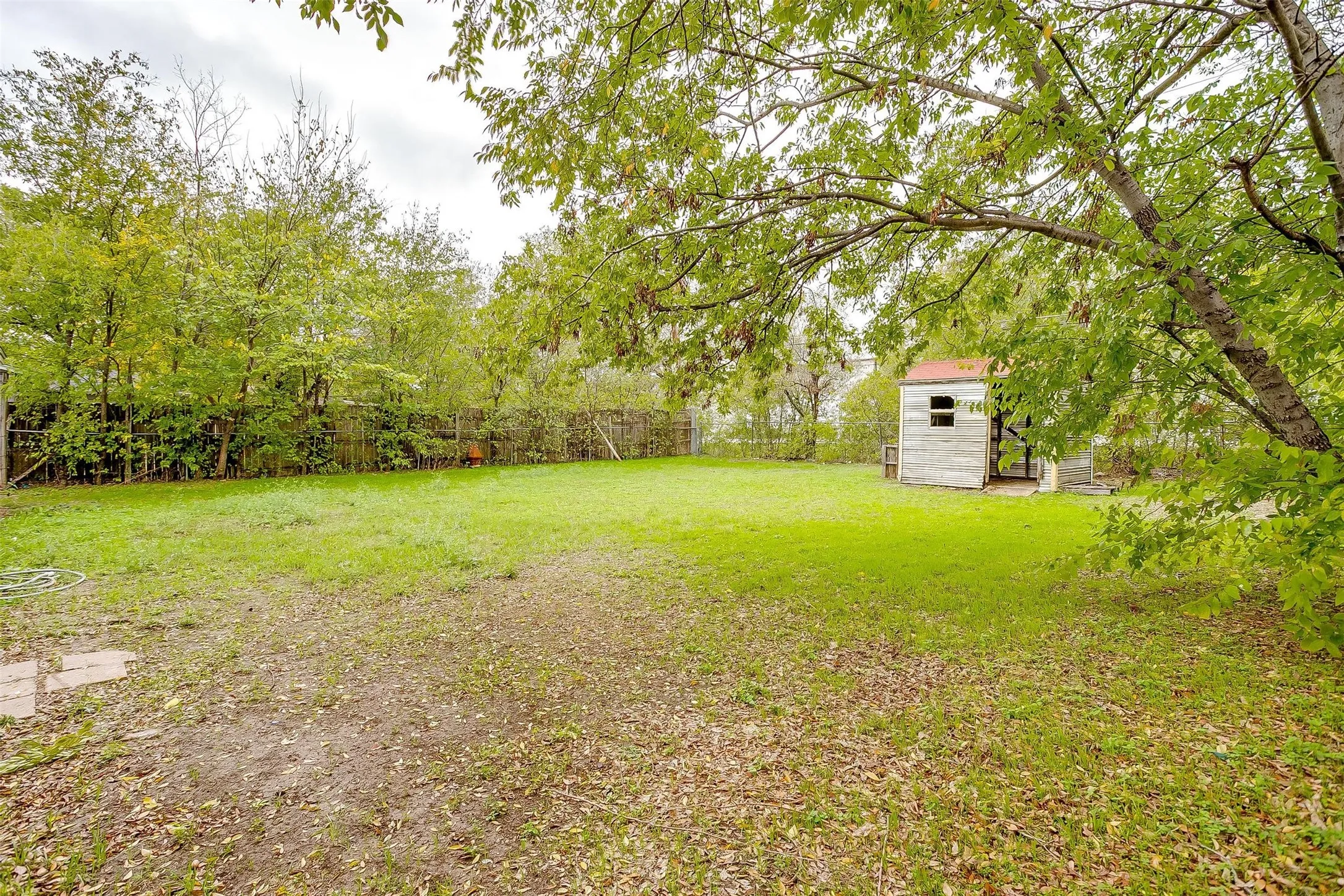 Single Family Residence For Rent in Tarrant County , 3537 Half Moon Drive, Fort Worth, Texas 76111, 3 Bedroom, 1 Bathroom, 1 Garage spaces, 840 Sqft, built in 1959, mls#21399056, Real Estate Agent in Fort Worth, Homes For Rent in Tarrant county, Homes For Rent in Fort Worth, Realtor in Fort Worth Texas, Real Estate Brokerage Independent Realty Texas, Luminita Cordes Realtor
