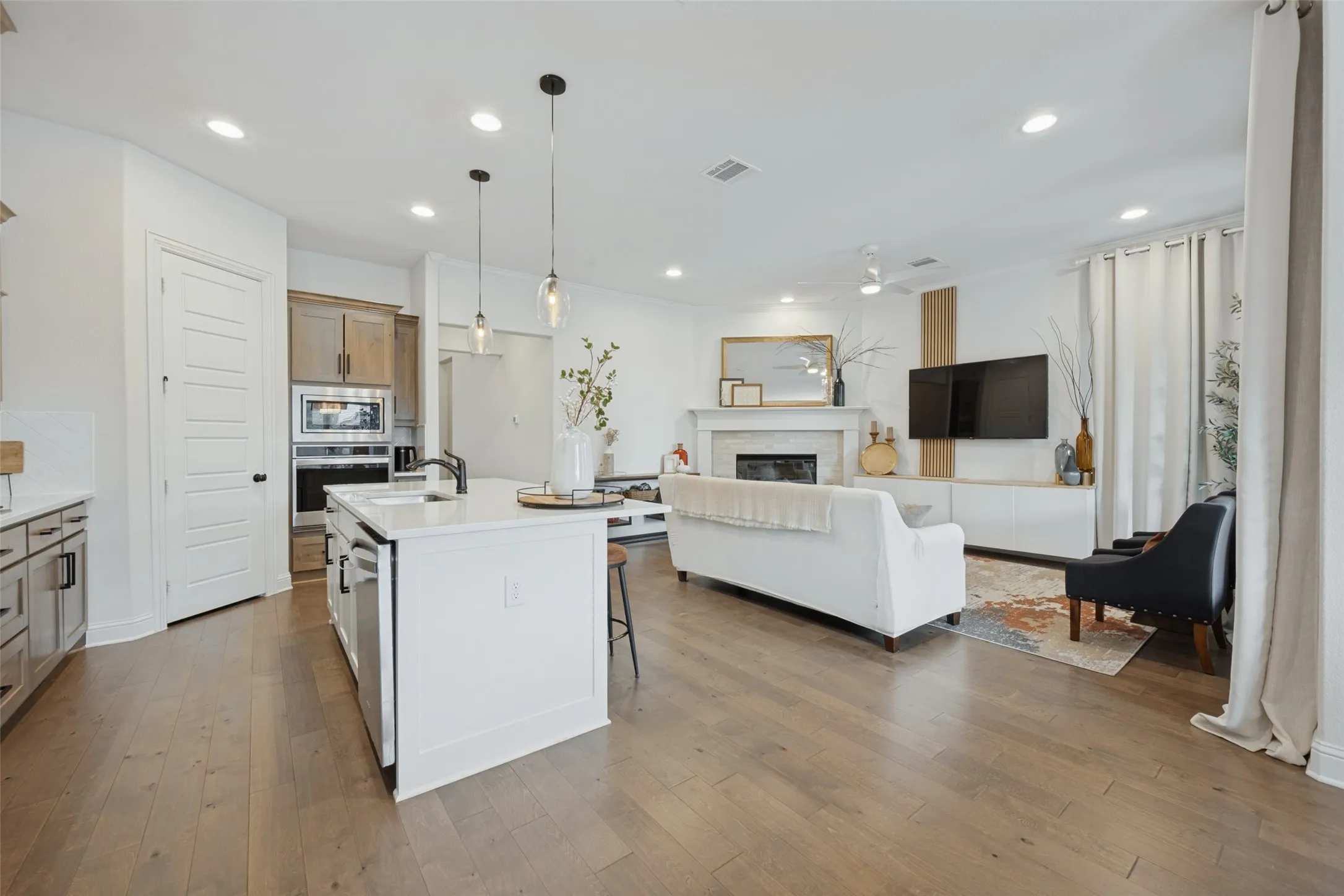 Single Family Residence For Sale in Johnson County , 1507 Evening Primrose, Mansfield, Texas 76063, 4 Bedroom, 3 Bathroom, 3 Garage spaces, 2,544 Sqft, built in 2023, mls#21399289, Real Estate Agent in Mansfield, Homes For Sale in Johnson county, Homes For Sale in Mansfield, Realtor in Mansfield Texas, Real Estate Brokerage Independent Realty Texas, Luminita Cordes Realtor