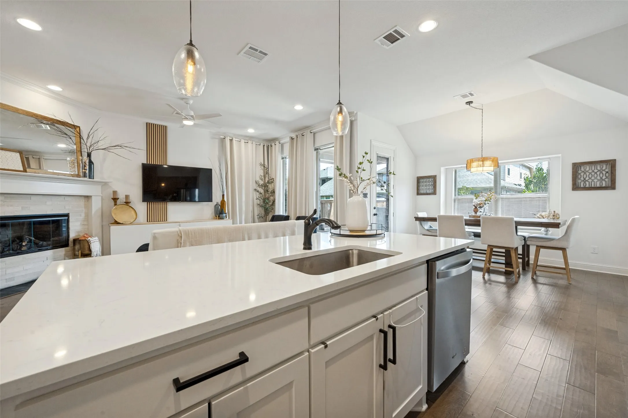 Single Family Residence For Sale in Johnson County , 1507 Evening Primrose, Mansfield, Texas 76063, 4 Bedroom, 3 Bathroom, 3 Garage spaces, 2,544 Sqft, built in 2023, mls#21399289, Real Estate Agent in Mansfield, Homes For Sale in Johnson county, Homes For Sale in Mansfield, Realtor in Mansfield Texas, Real Estate Brokerage Independent Realty Texas, Luminita Cordes Realtor