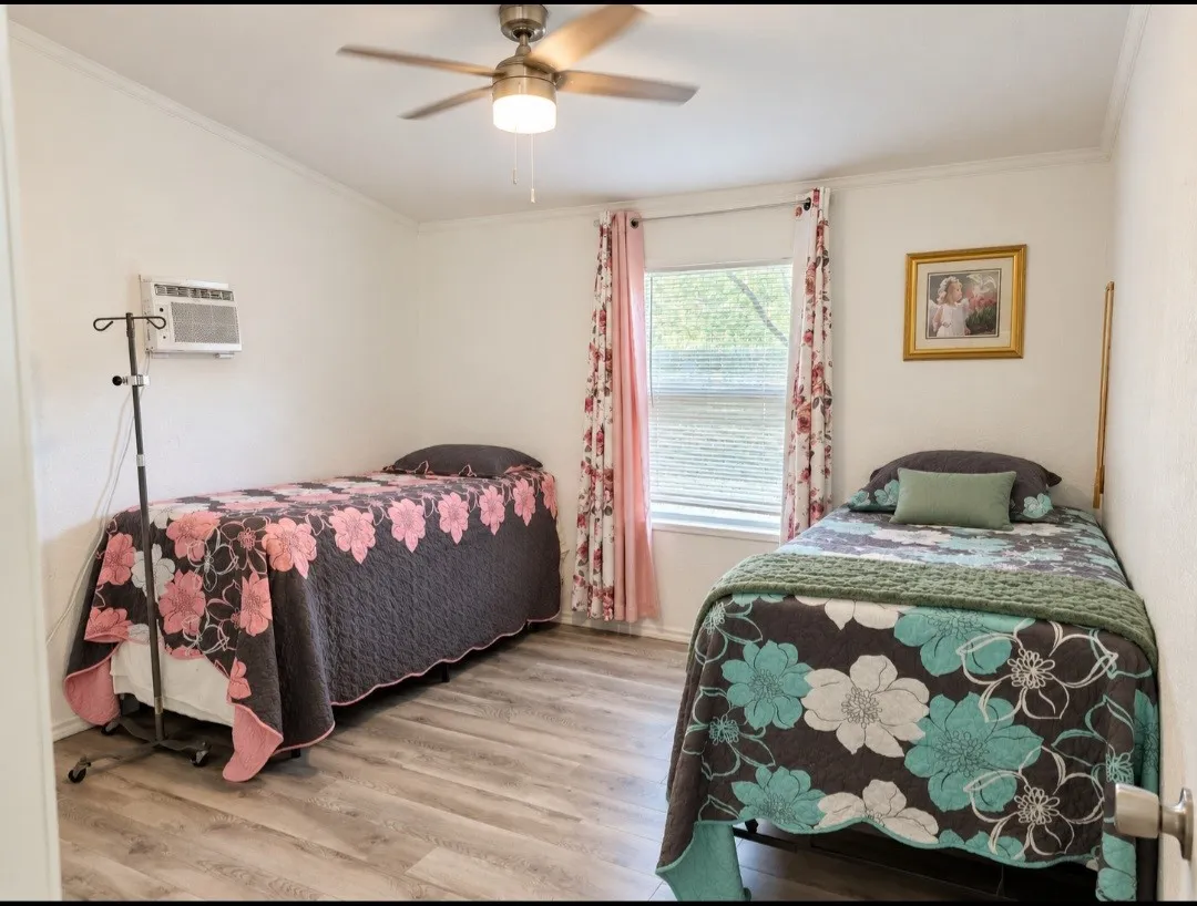 Manufactured Home For Sale in Hunt County , 105 E Laura Avenue, Quinlan, Texas 75474, 4 Bedroom, 2 Bathroom, Garage spaces, 2,432 Sqft, built in 2003, mls#21397340, Real Estate Agent in Quinlan, Homes For Sale in Hunt county, Homes For Sale in Quinlan, Realtor in Quinlan Texas, Real Estate Brokerage Independent Realty Texas, Luminita Cordes Realtor