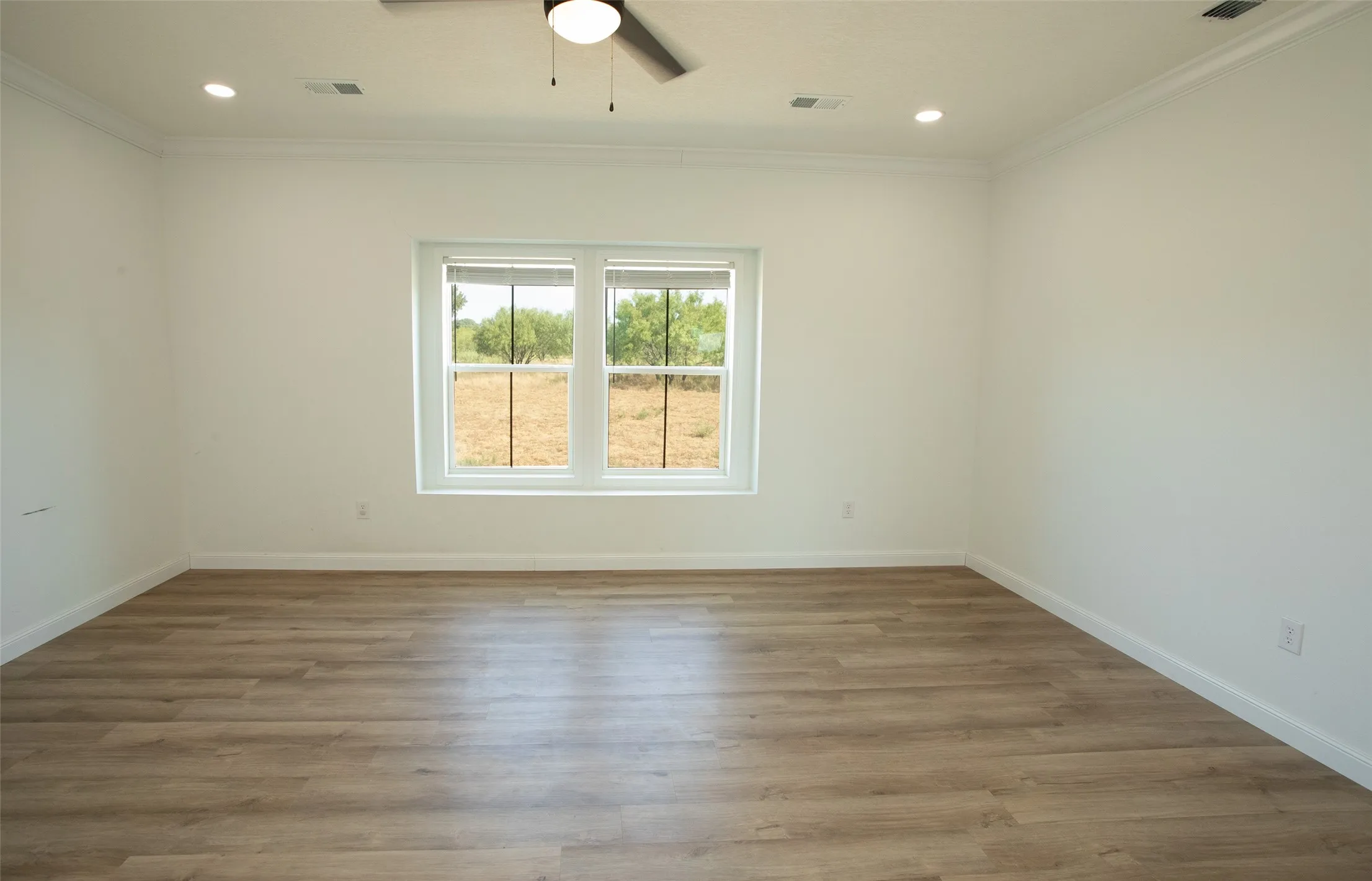 Recessed lighting, crown molding, wood-finish flooring, and a ceiling fan with light fixture